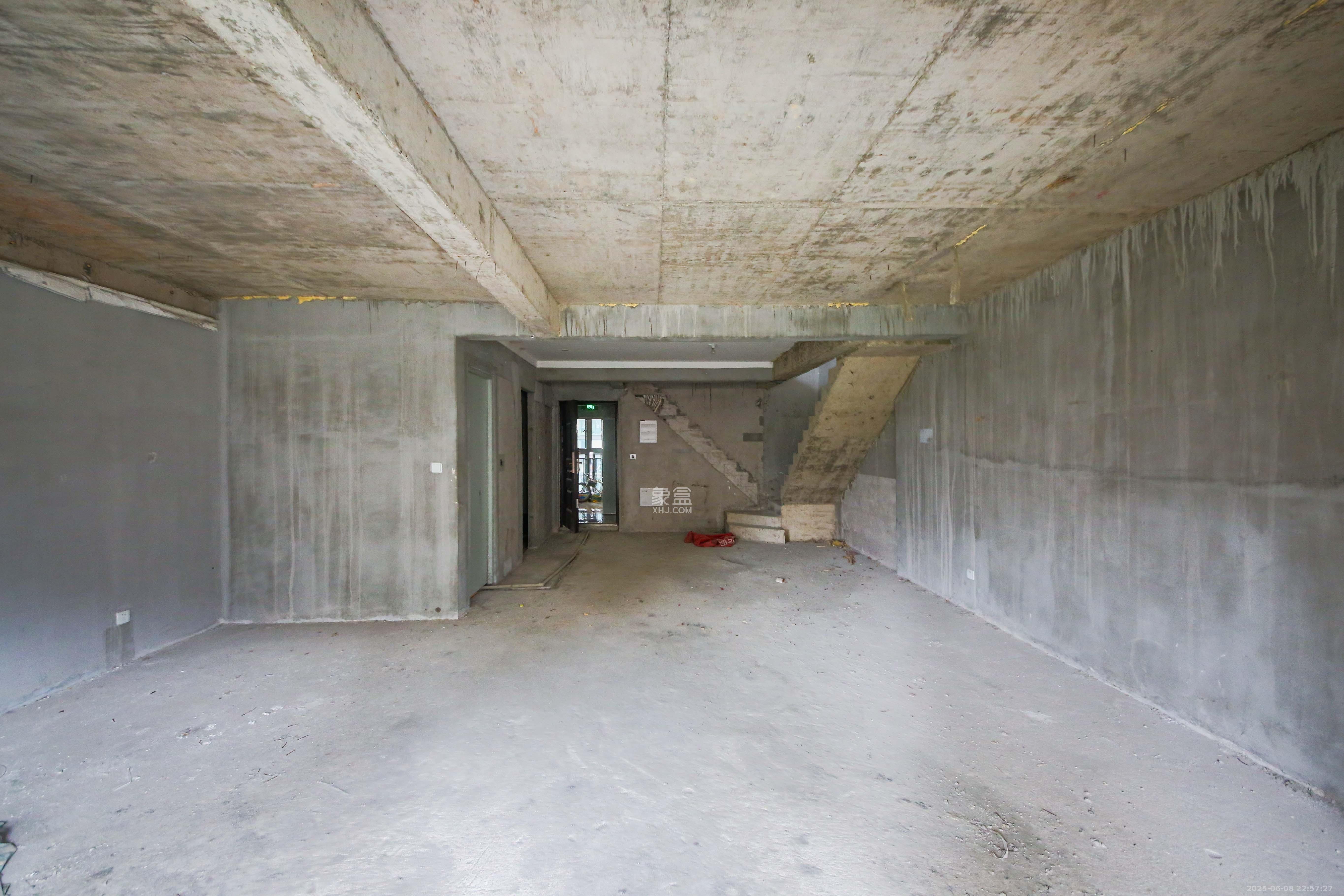 中建钰和城  4室2厅2卫   168.00万客厅