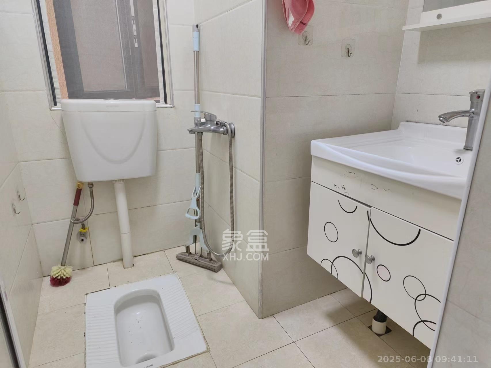 爵世名邸东湖（东湖壹号企业总部基地）  4室2厅2卫    2500.0元/月室内图