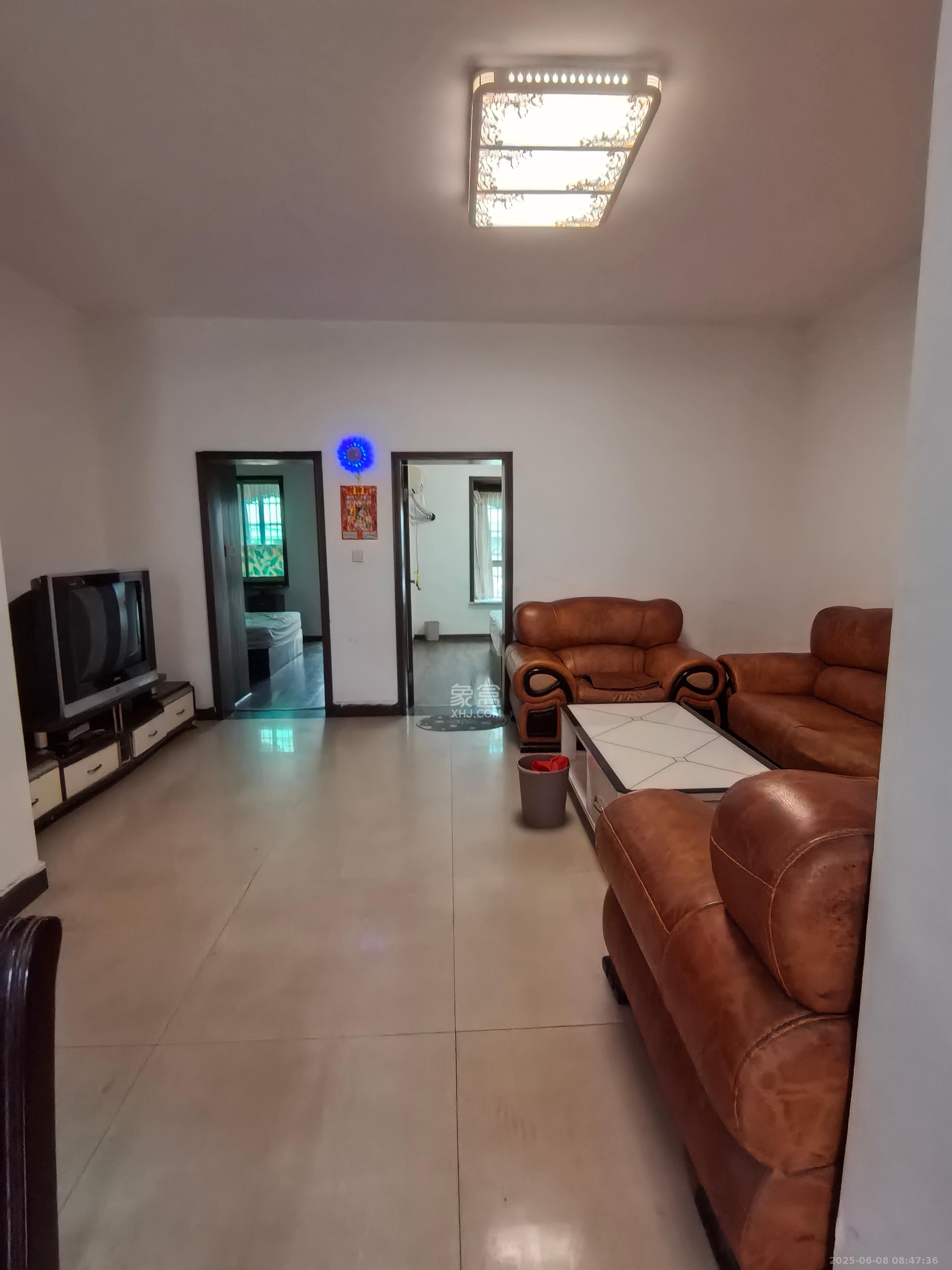 中南汽车世界  2室1厅1卫    1200.0元/月室内图