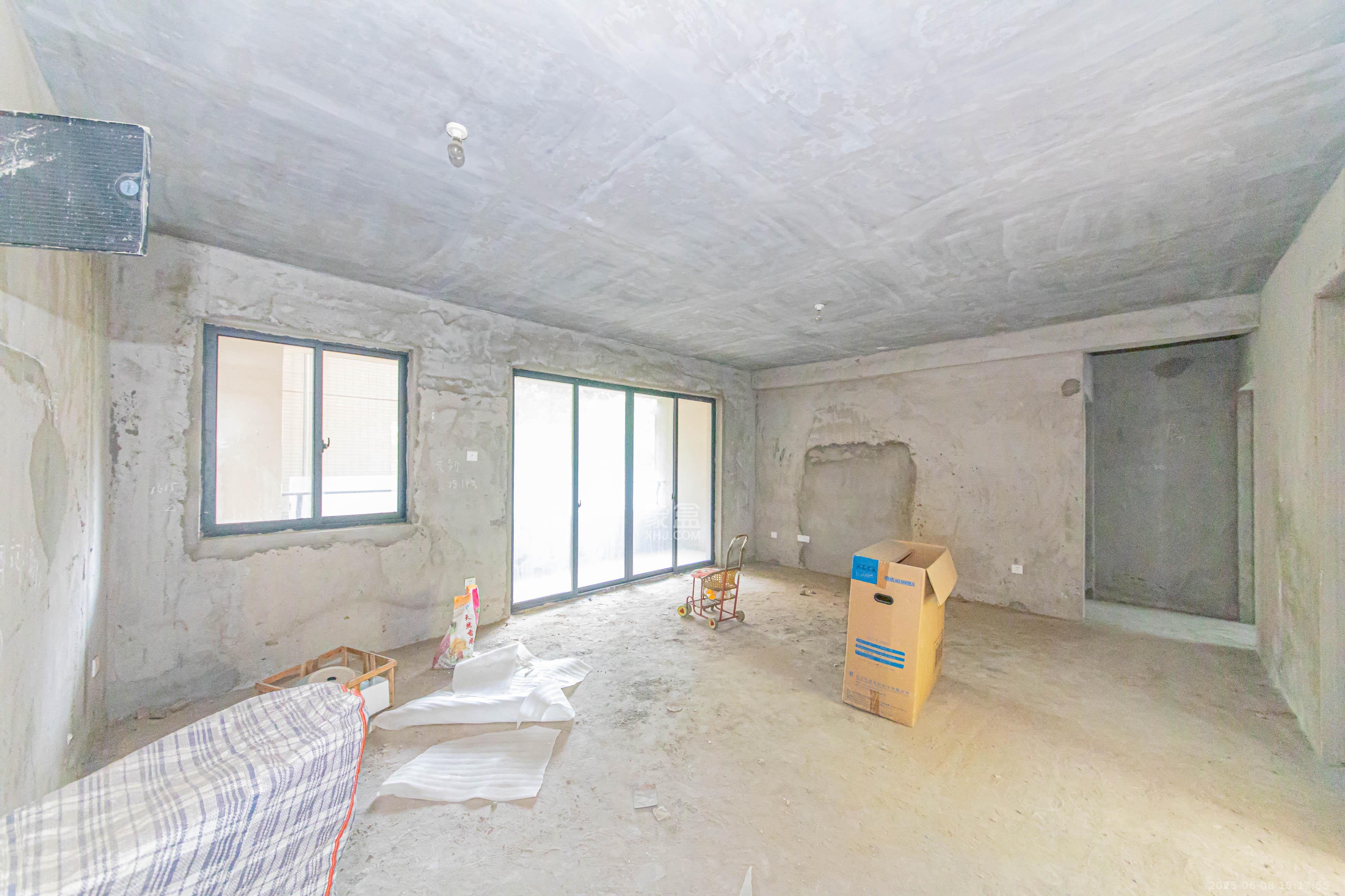 保利花园 3室2厅1卫 96.0万 保利花园 3室2厅1卫 96.0万客厅