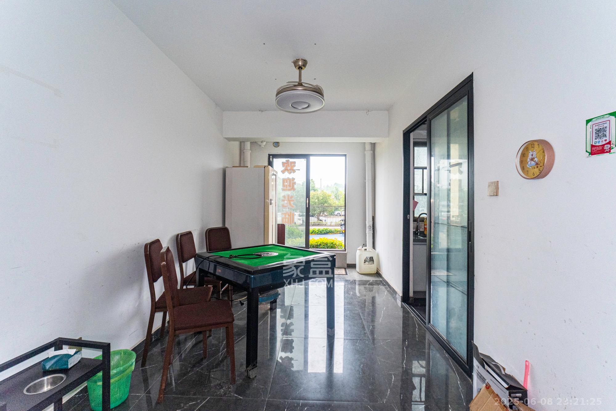 金地艺境 3室2厅2卫 75.0万 金地艺境 3室2厅2卫 75.0万客厅