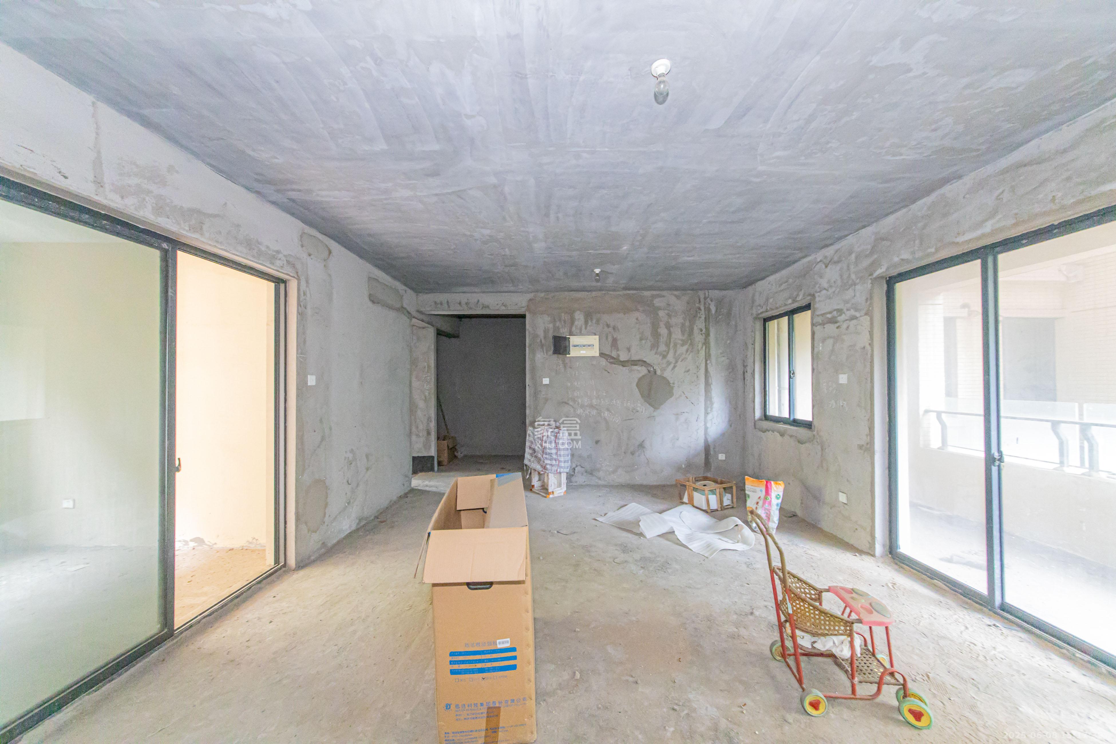 保利花园 3室2厅1卫 96.0万 保利花园 3室2厅1卫 96.0万客厅