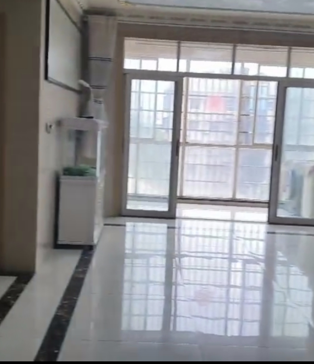 广源壹号 3室2厅2卫 72.0万 广源壹号 3室2厅2卫 72.0万客厅