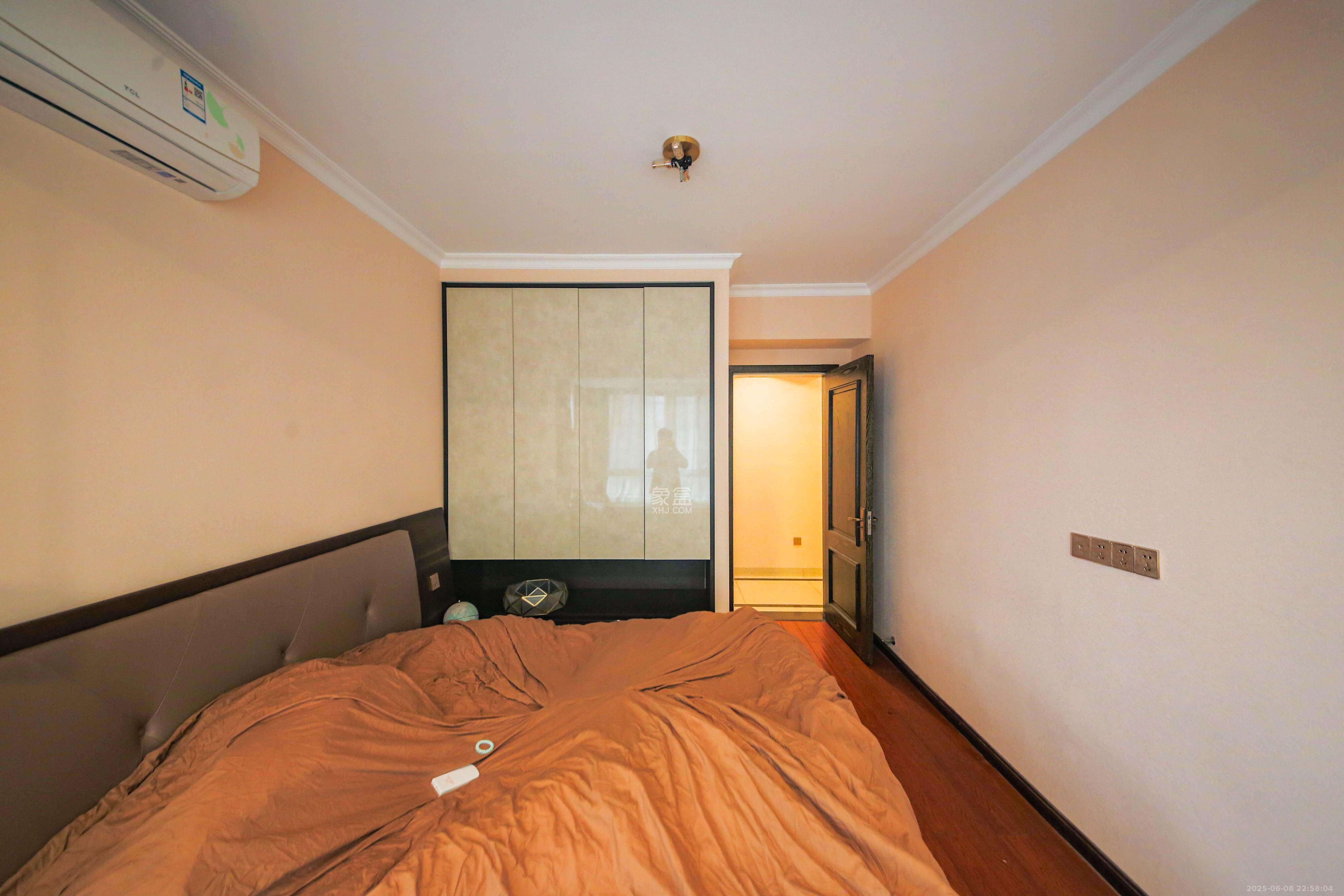 克拉美丽山庄(晟领国际)  3室2厅1卫    98.0万 克拉美丽山庄(晟领国际)  3室2厅1卫    98.0万卧室