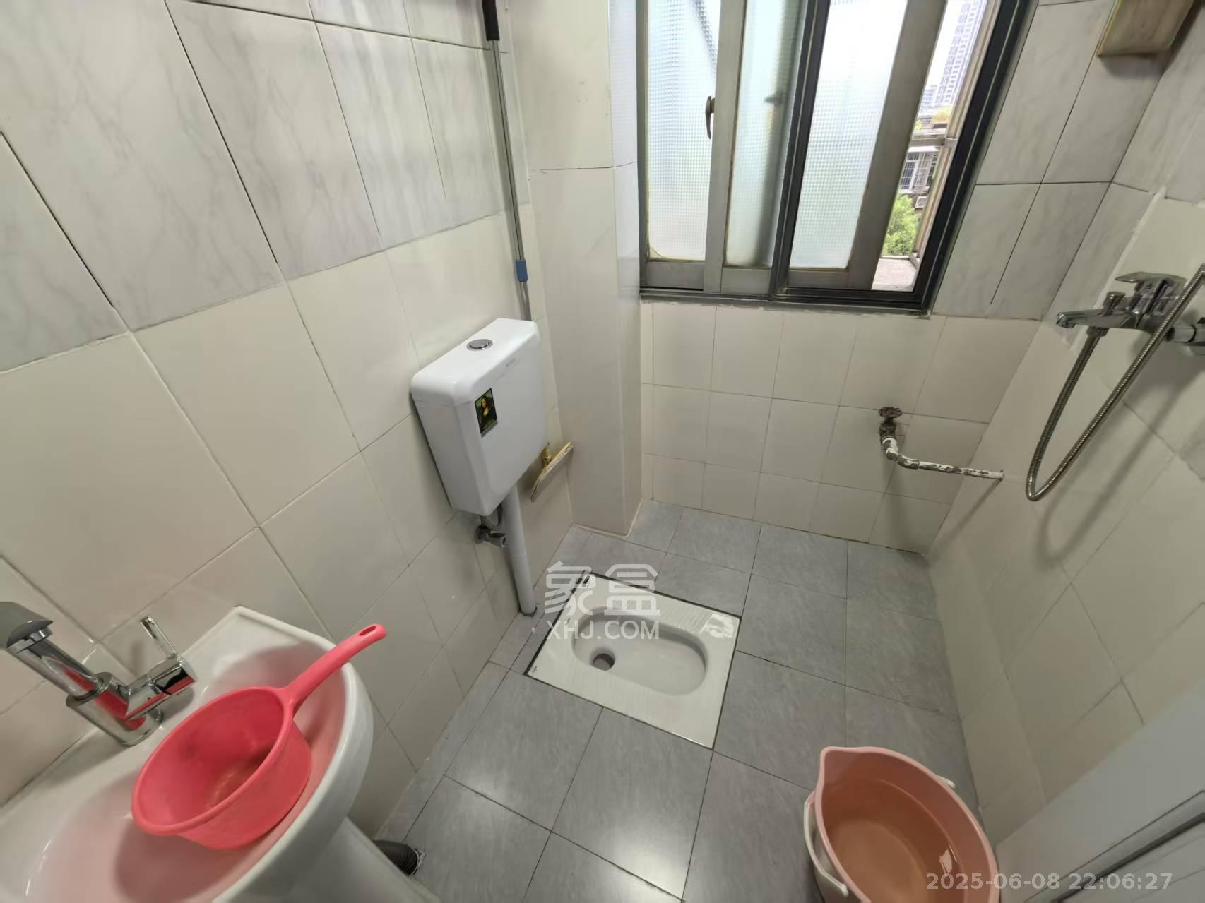 三湘小区  3室2厅2卫   1600.00元/月室内图