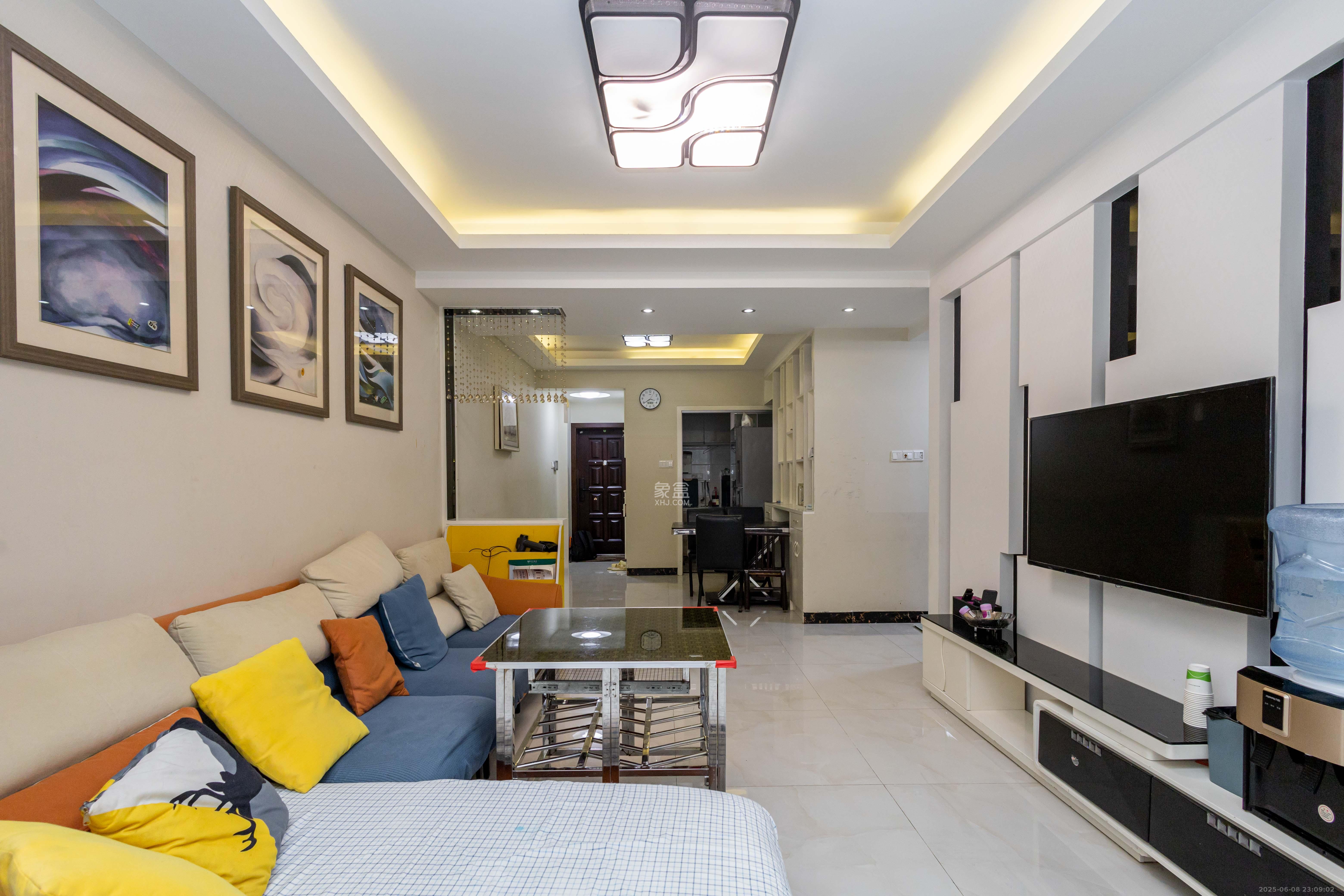 辉宏橄榄城  3室2厅1卫    65.0万客厅