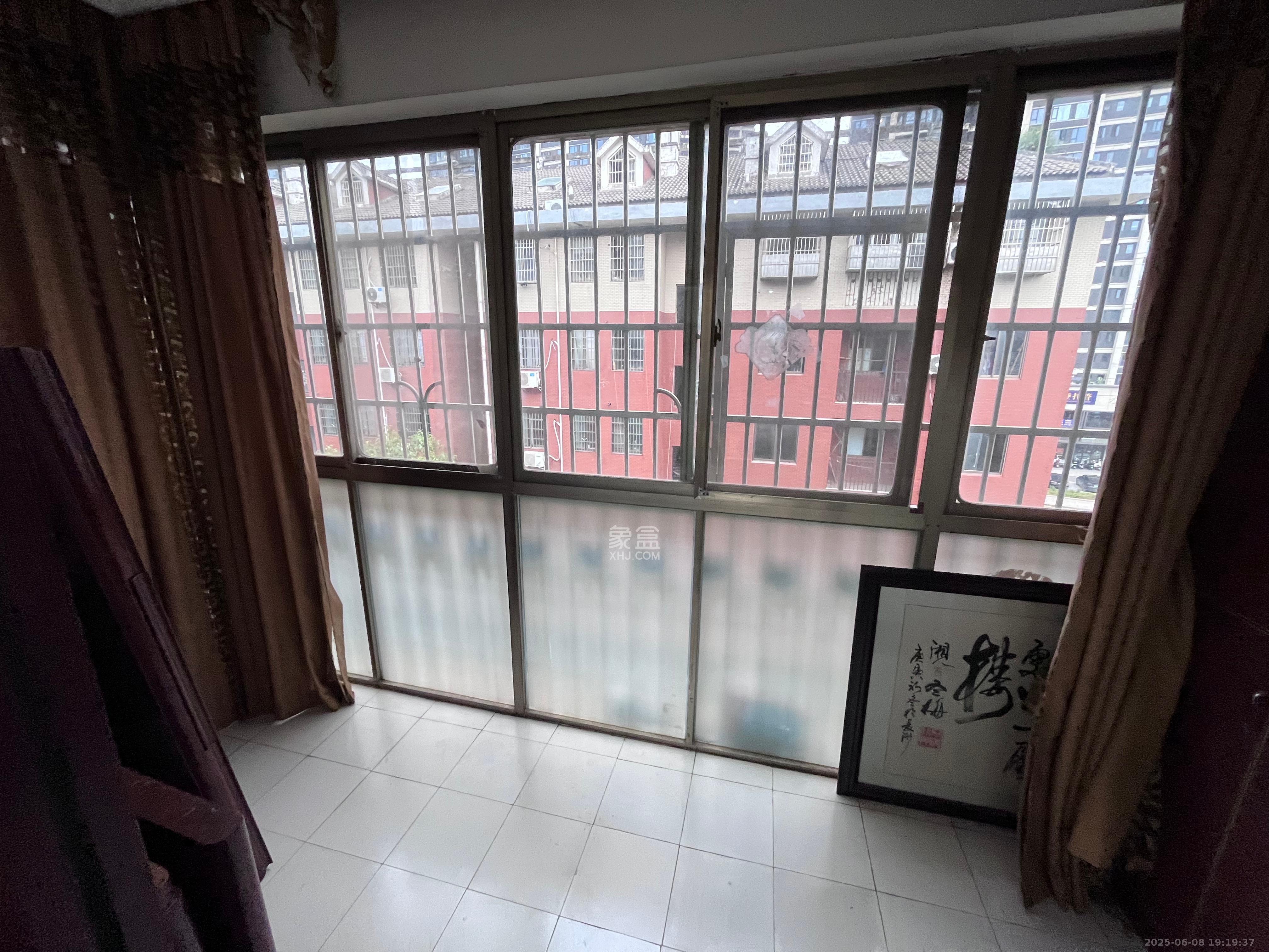 莲湖汽配城 4室2厅2卫 1900.0元/月 莲湖汽配城 4室2厅2卫 1900.0元/月室内图