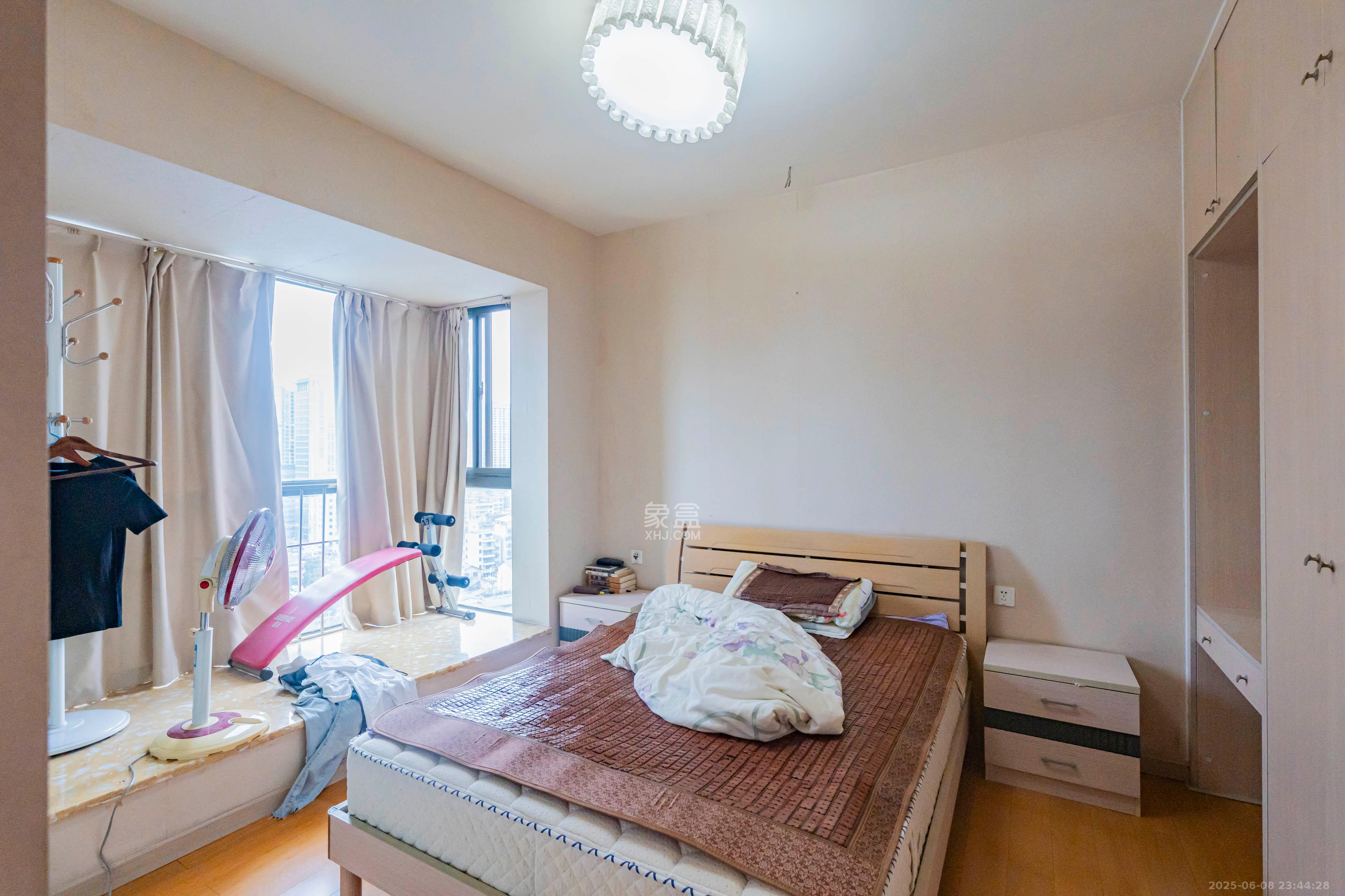 盛世美居荷园 3室1厅2卫 106.0万 盛世美居荷园 3室1厅2卫 106.0万卧室