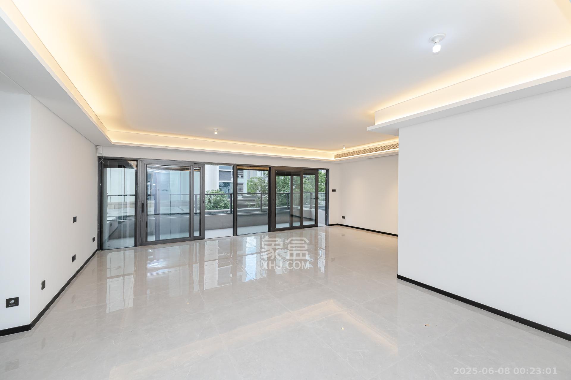 时代倾城汀蓝(时代倾城六期) 3室2厅3卫 179.0万 时代倾城汀蓝(时代倾城六期) 3室2厅3卫 179.0万客厅