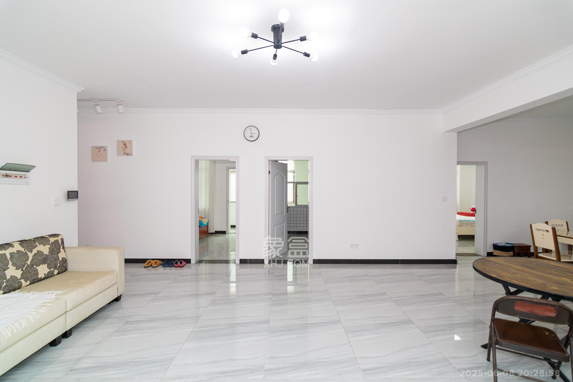 红旺大市场  3室2厅2卫    46.0万 红旺大市场  3室2厅2卫    46.0万客厅