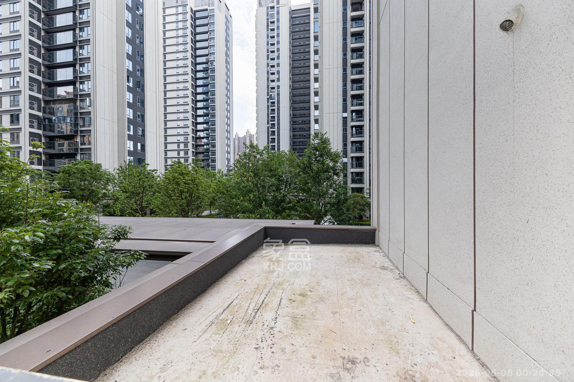 时代倾城汀蓝(时代倾城六期) 3室2厅3卫 179.0万 时代倾城汀蓝(时代倾城六期) 3室2厅3卫 179.0万阳台