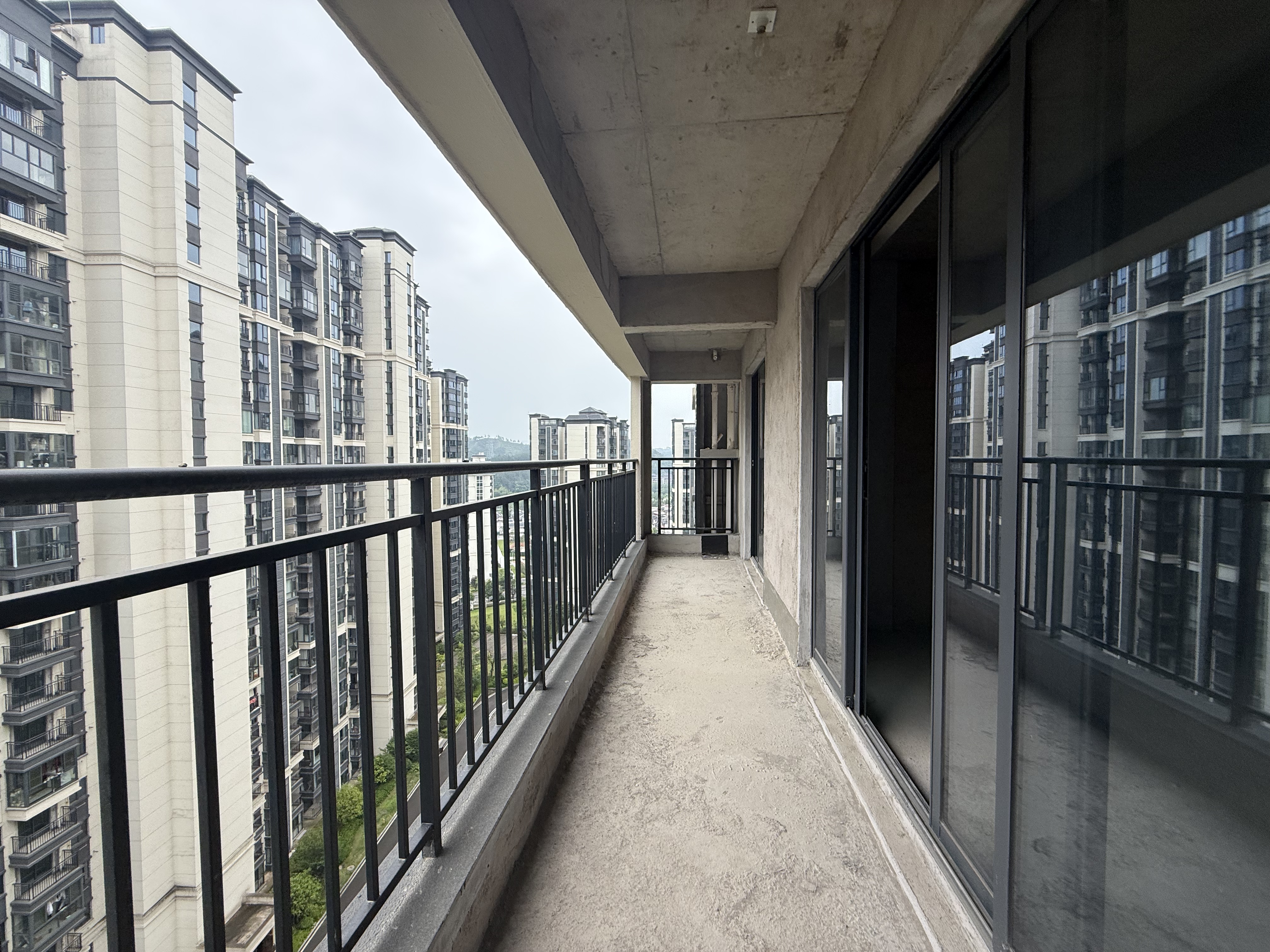 中建凤栖台  4室2厅2卫   75.00万