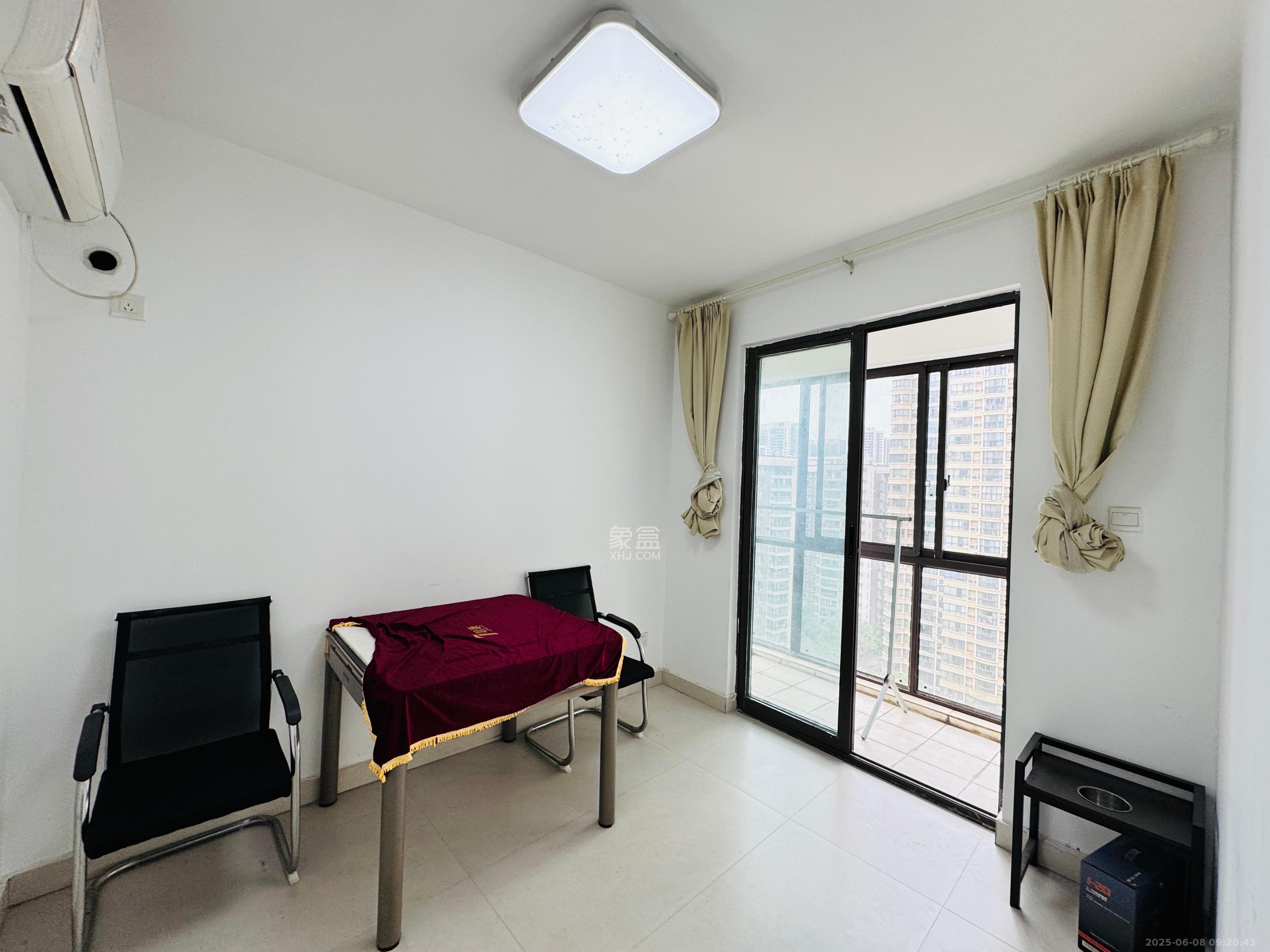 钱隆樽品(一、二、三期)  2室2厅1卫    2200.0元/月 钱隆樽品(一、二、三期)  2室2厅1卫    2200.0元/月室内图