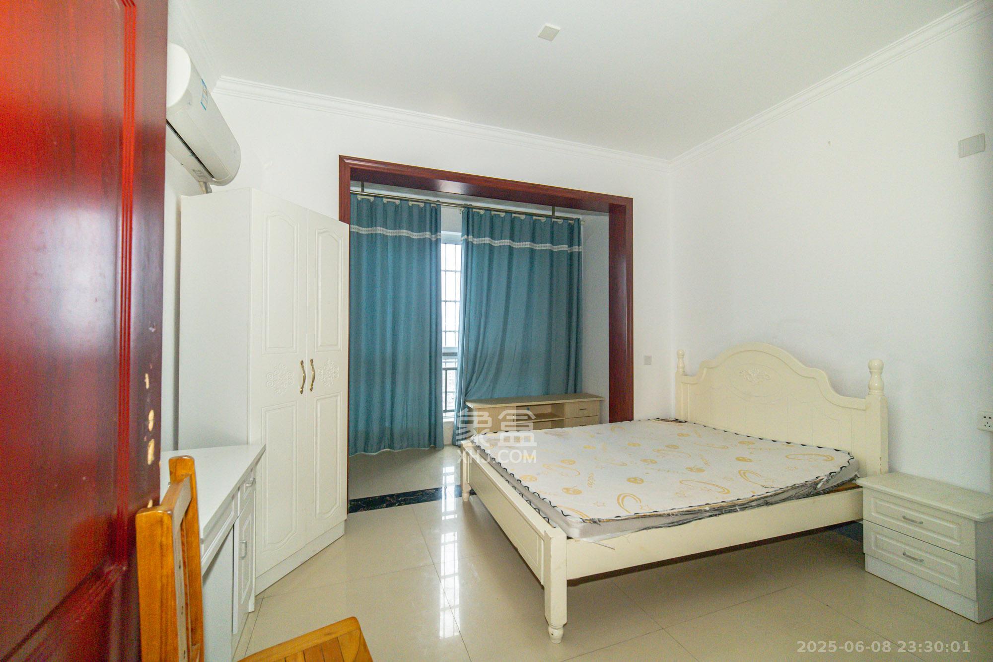 楚天世纪城西苑  3室2厅1卫    52.0万 楚天世纪城西苑  3室2厅1卫    52.0万卧室