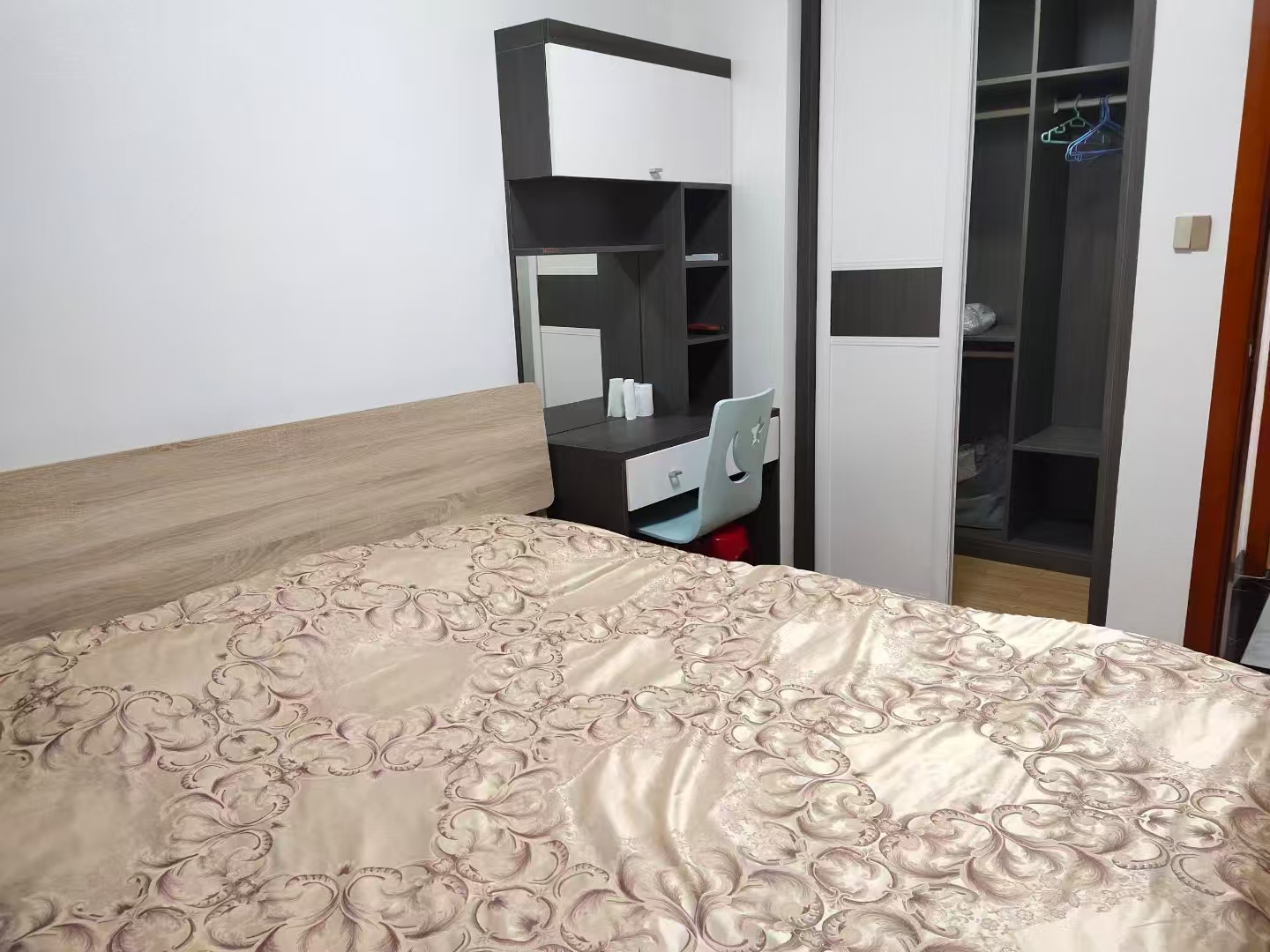 保利中央海岸一二期  3室2厅2卫    190.0万 保利中央海岸一二期  3室2厅2卫    190.0万室内图