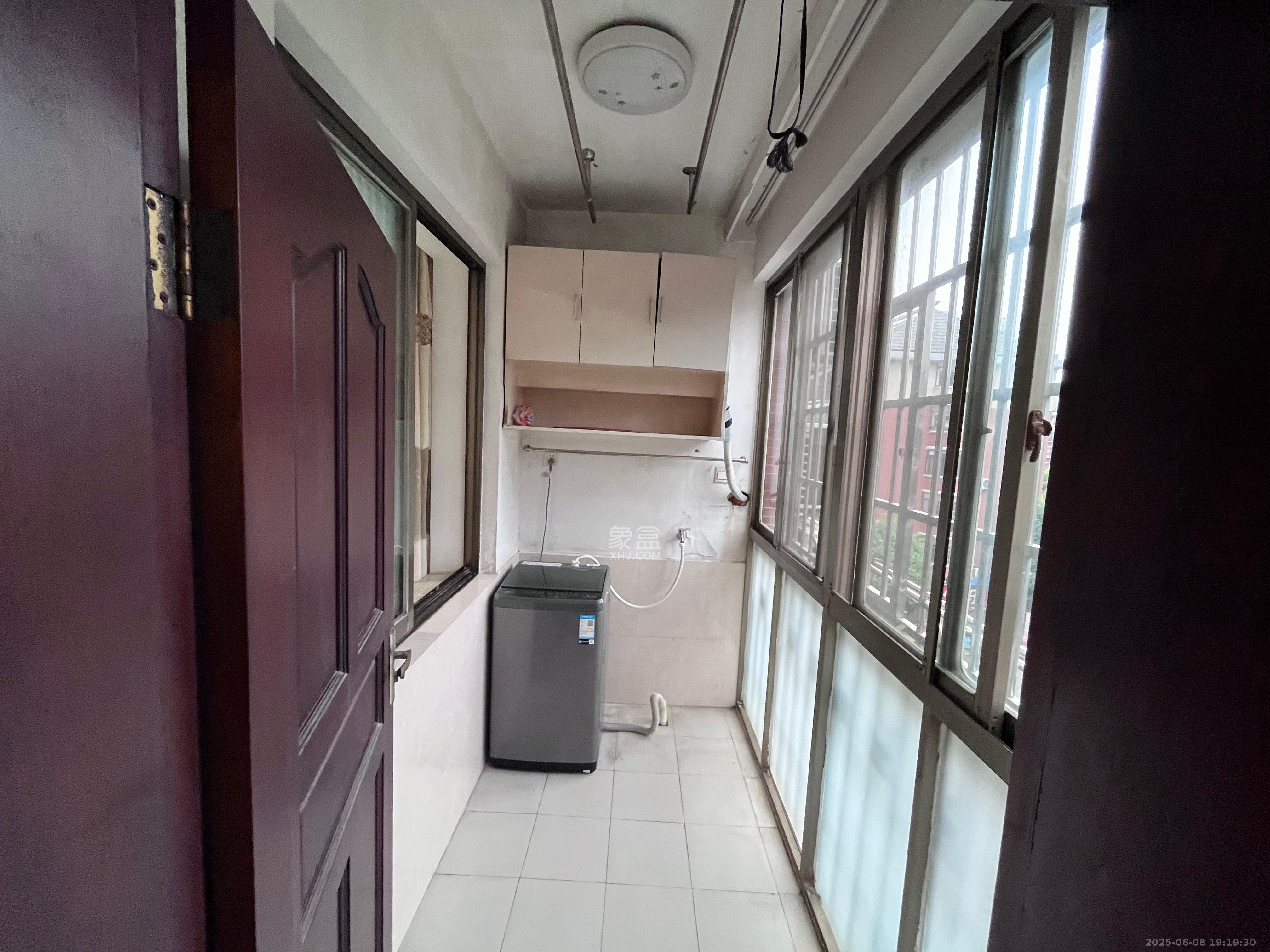 莲湖汽配城 4室2厅2卫 1900.0元/月 莲湖汽配城 4室2厅2卫 1900.0元/月室内图