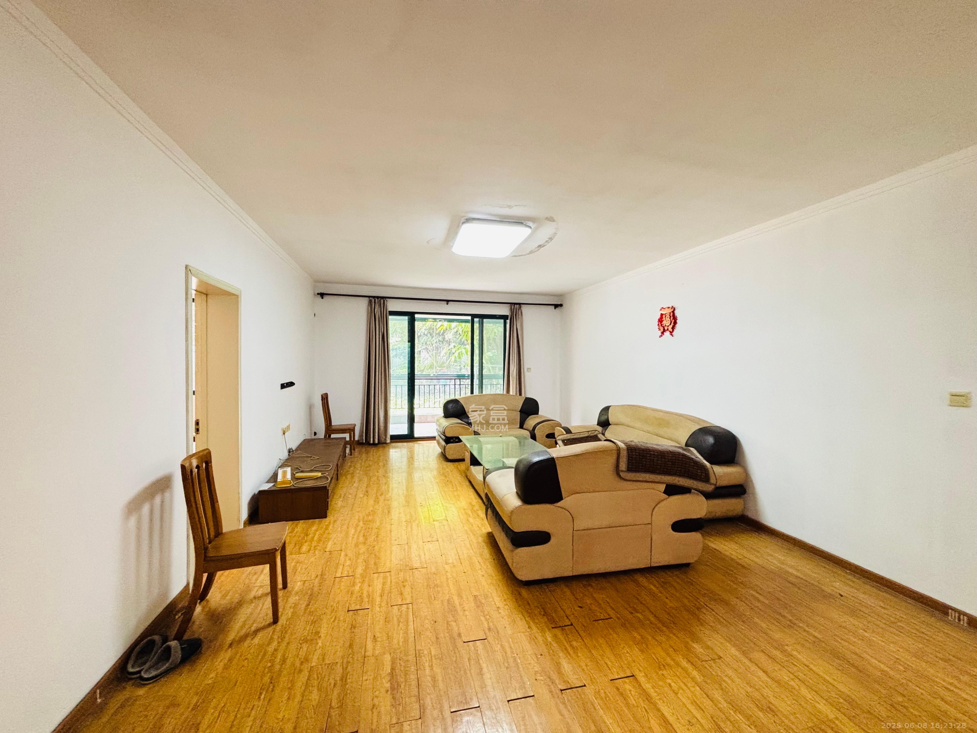 星城世家 3室2厅2卫 2300.0元/月 星城世家 3室2厅2卫 2300.0元/月室内图