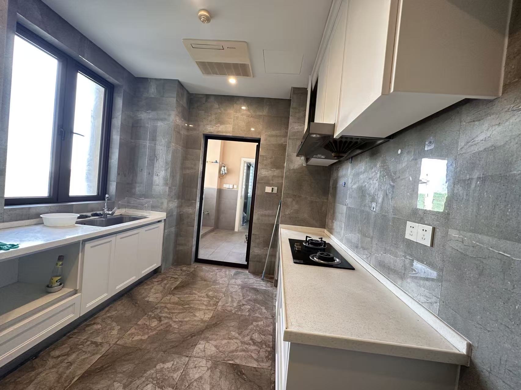 海航豪庭北苑 5室2厅3卫 8000.0元/月 海航豪庭北苑 5室2厅3卫 8000.0元/月室内图