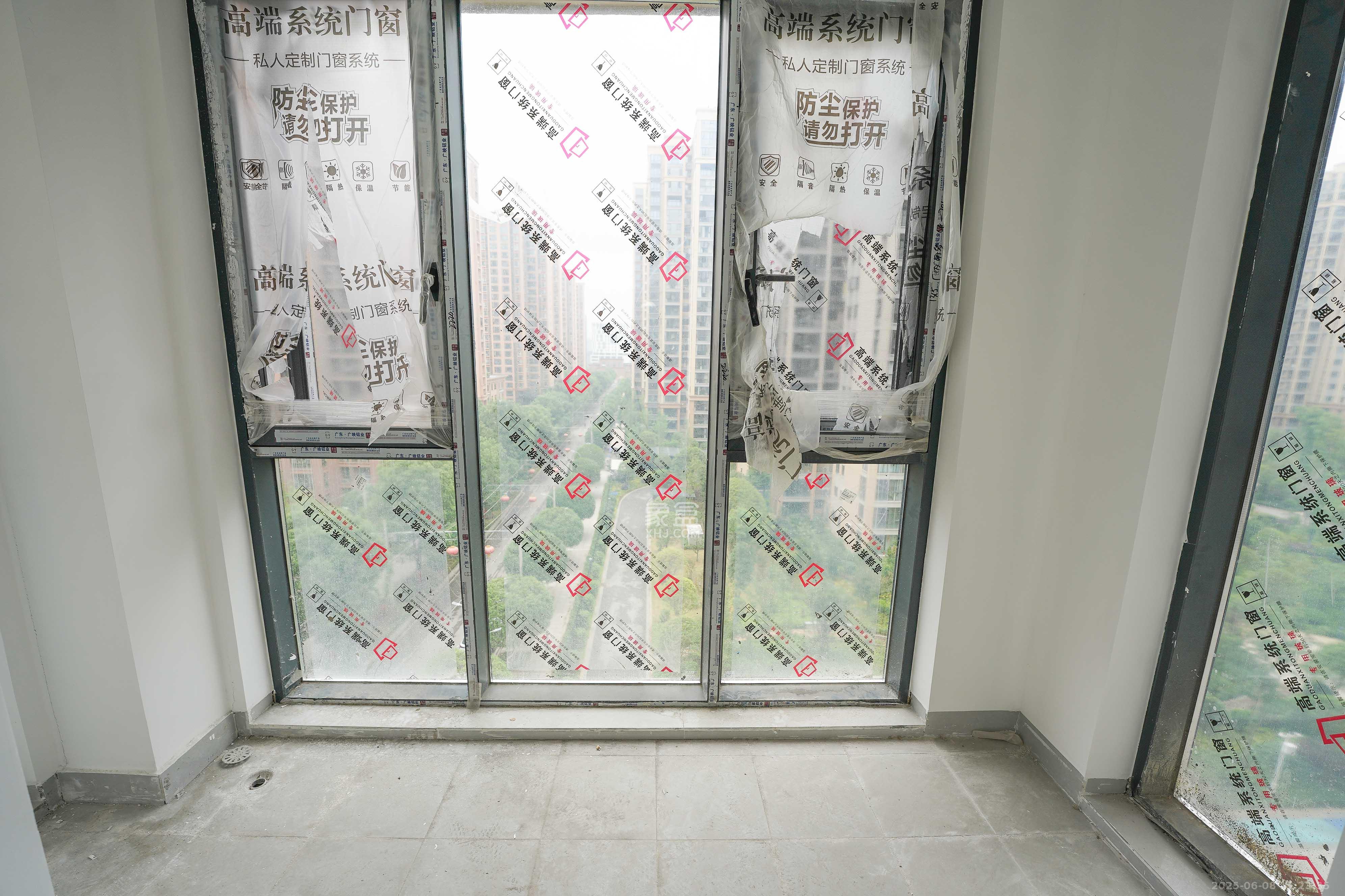 丽发新城  1室0厅0卫    120.0万阳台