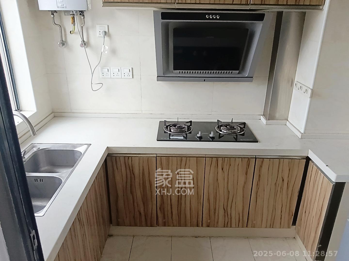 荣盛花语书苑  4室2厅1卫   3900.00元/月室内图