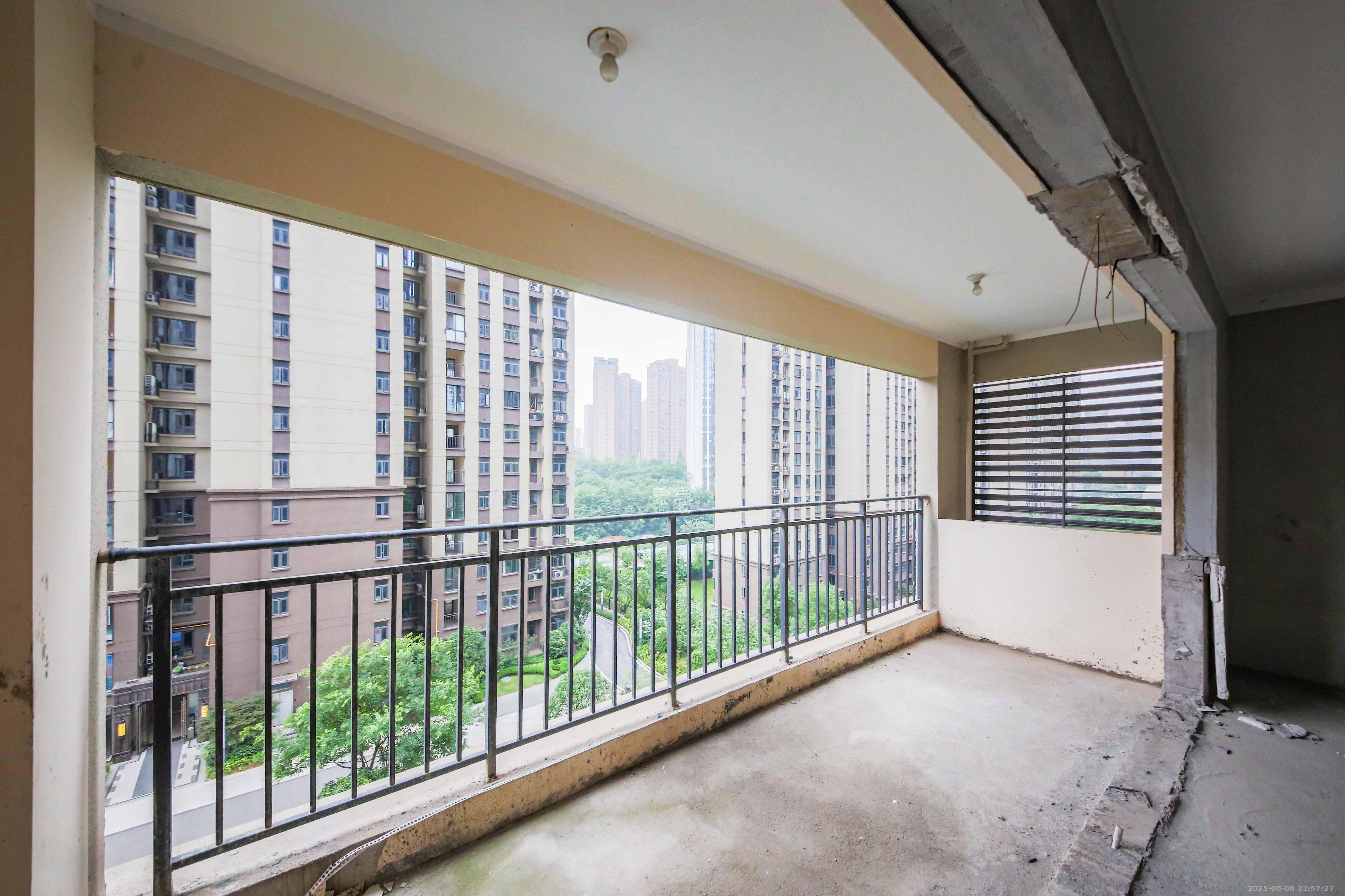 中建钰和城  4室2厅2卫   168.00万阳台