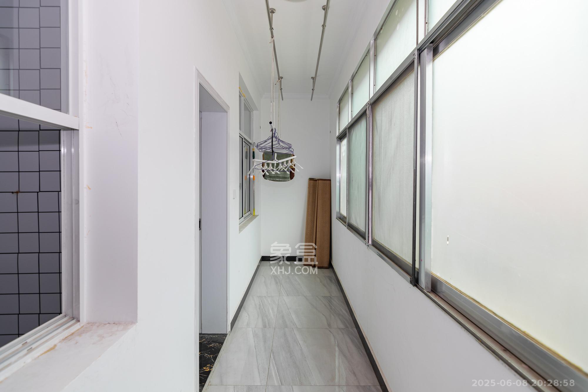 红旺大市场  3室2厅2卫    46.0万 红旺大市场  3室2厅2卫    46.0万阳台