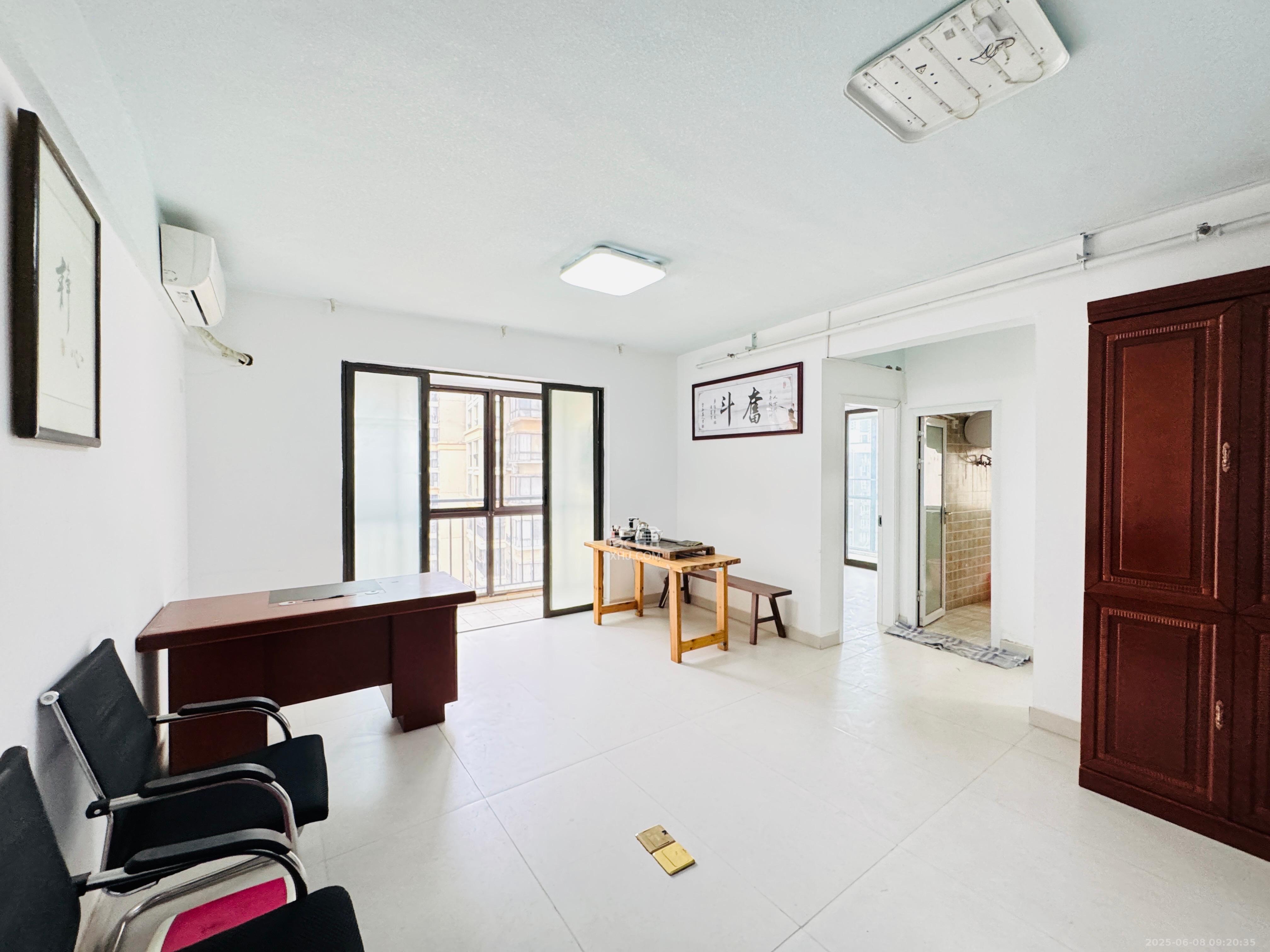 钱隆樽品(一、二、三期)  2室2厅1卫    2200.0元/月 钱隆樽品(一、二、三期)  2室2厅1卫    2200.0元/月室内图