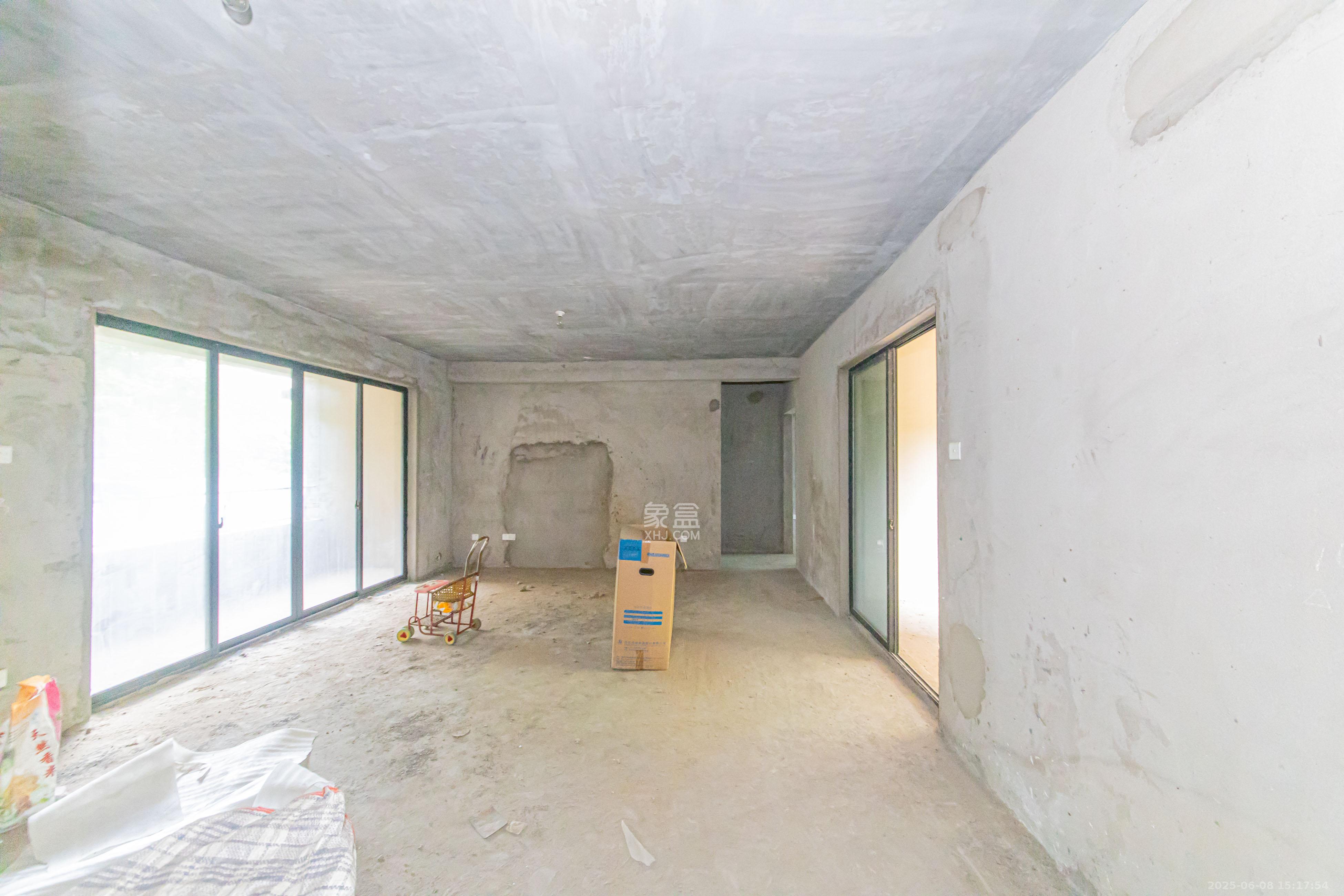 保利花园 3室2厅1卫 96.0万 保利花园 3室2厅1卫 96.0万客厅