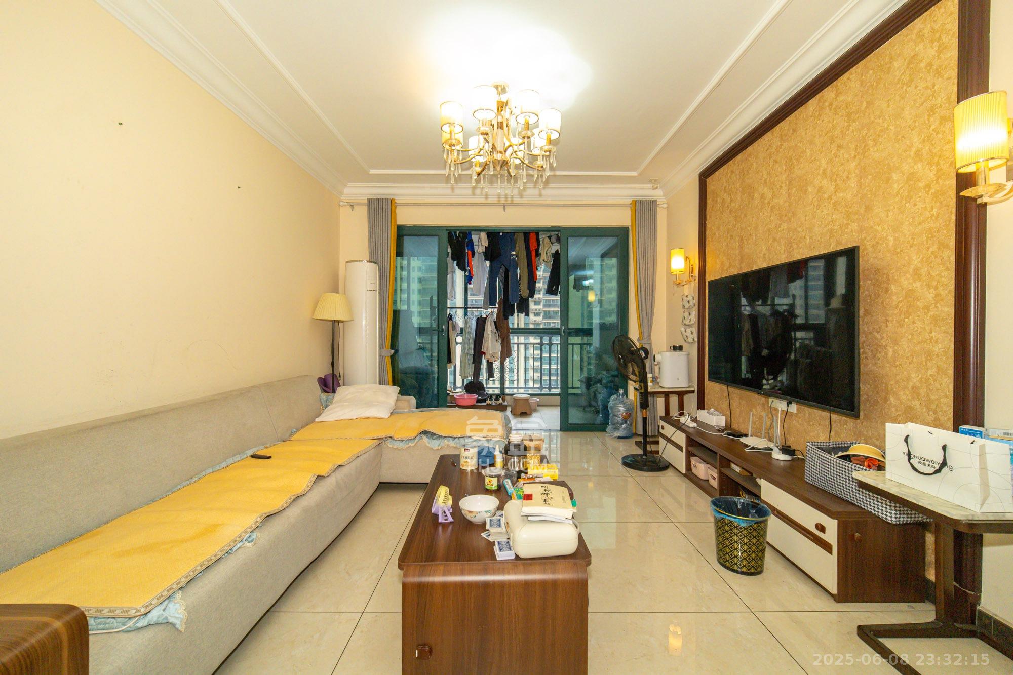 恒大翡翠华庭  3室1厅2卫    108.0万 恒大翡翠华庭  3室1厅2卫    108.0万客厅