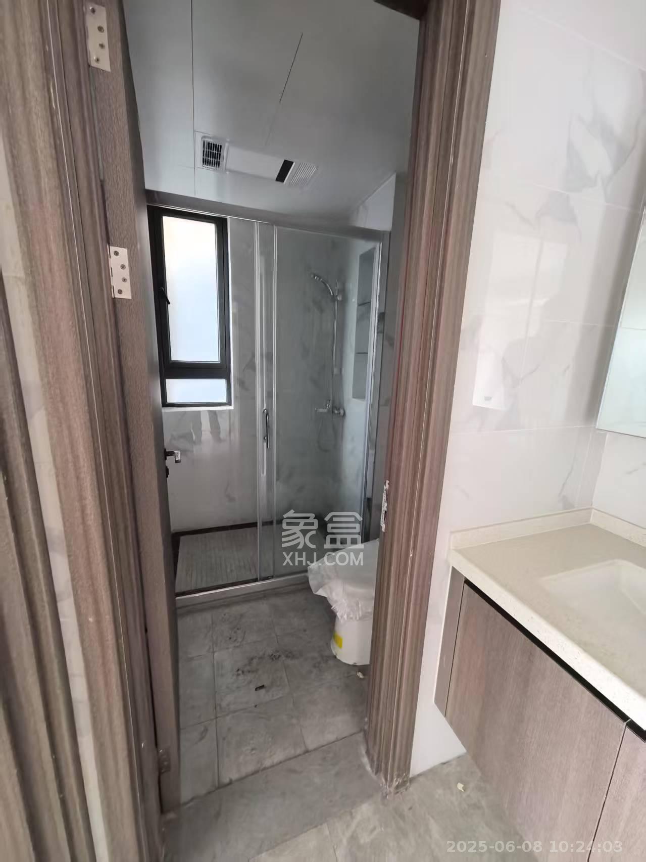 绿地V岛  3室2厅2卫   3800.00元/月室内图