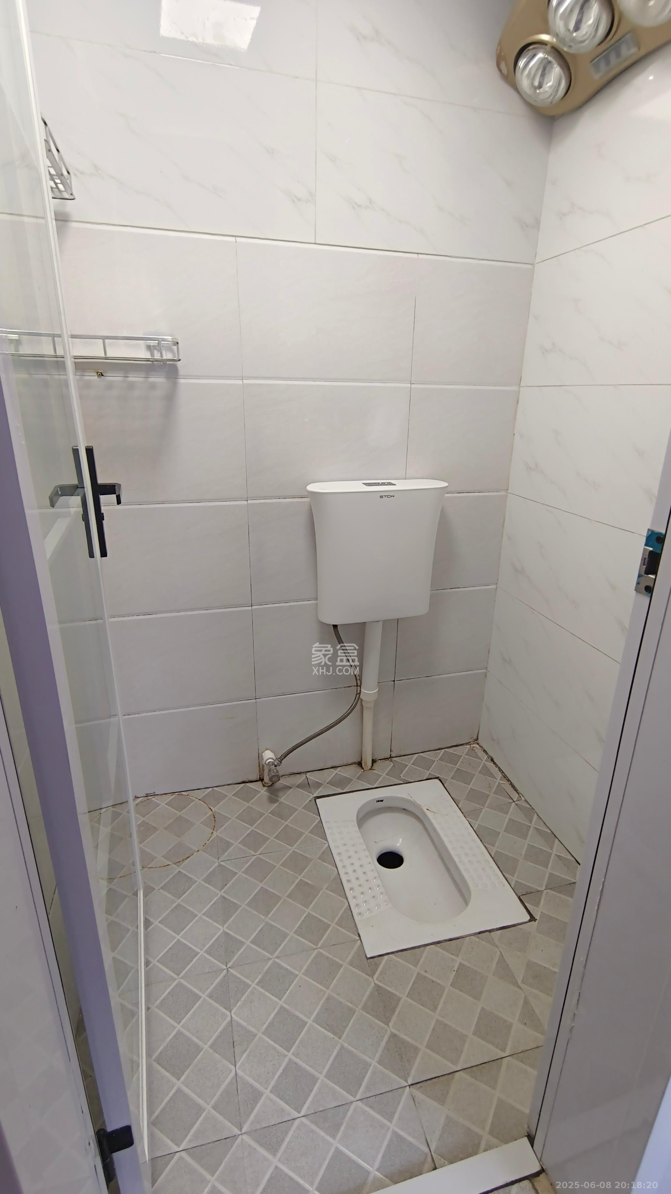 化油器厂宿舍  2室0厅0卫    1500.0元/月 化油器厂宿舍  2室0厅0卫    1500.0元/月室内图1