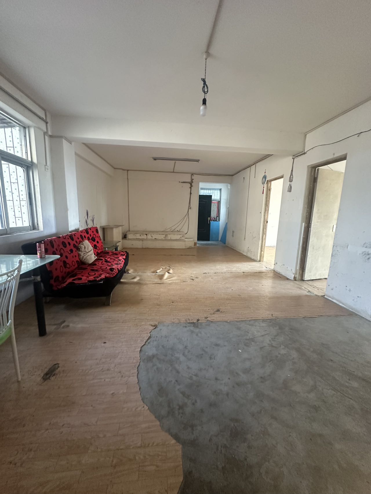 颐远山庄(文明东路)  3室2厅1卫    75.0万 颐远山庄(文明东路)  3室2厅1卫    75.0万室内图