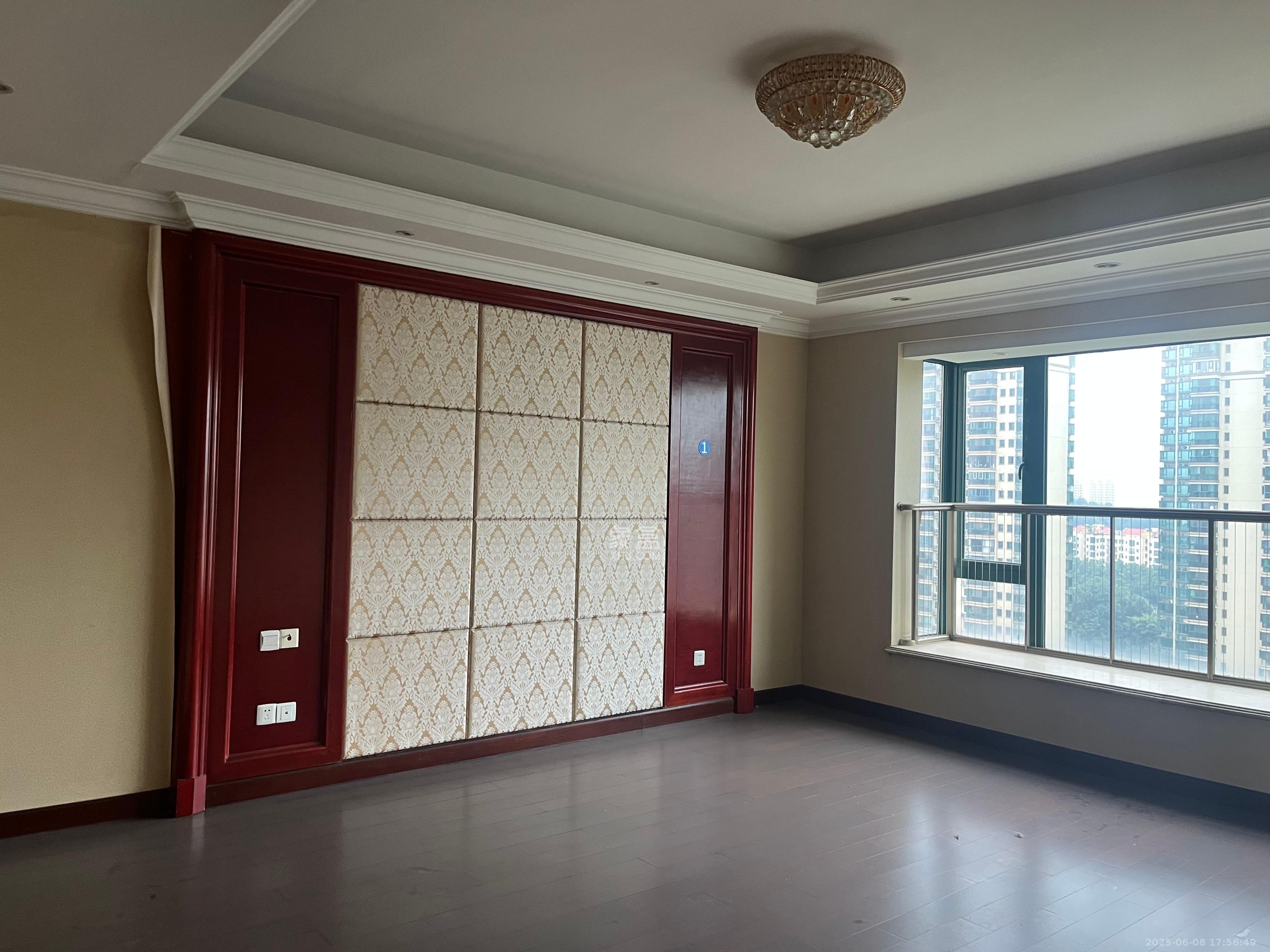 恒大雅苑 4室2厅1卫 5500.0元/月 恒大雅苑 4室2厅1卫 5500.0元/月室内图