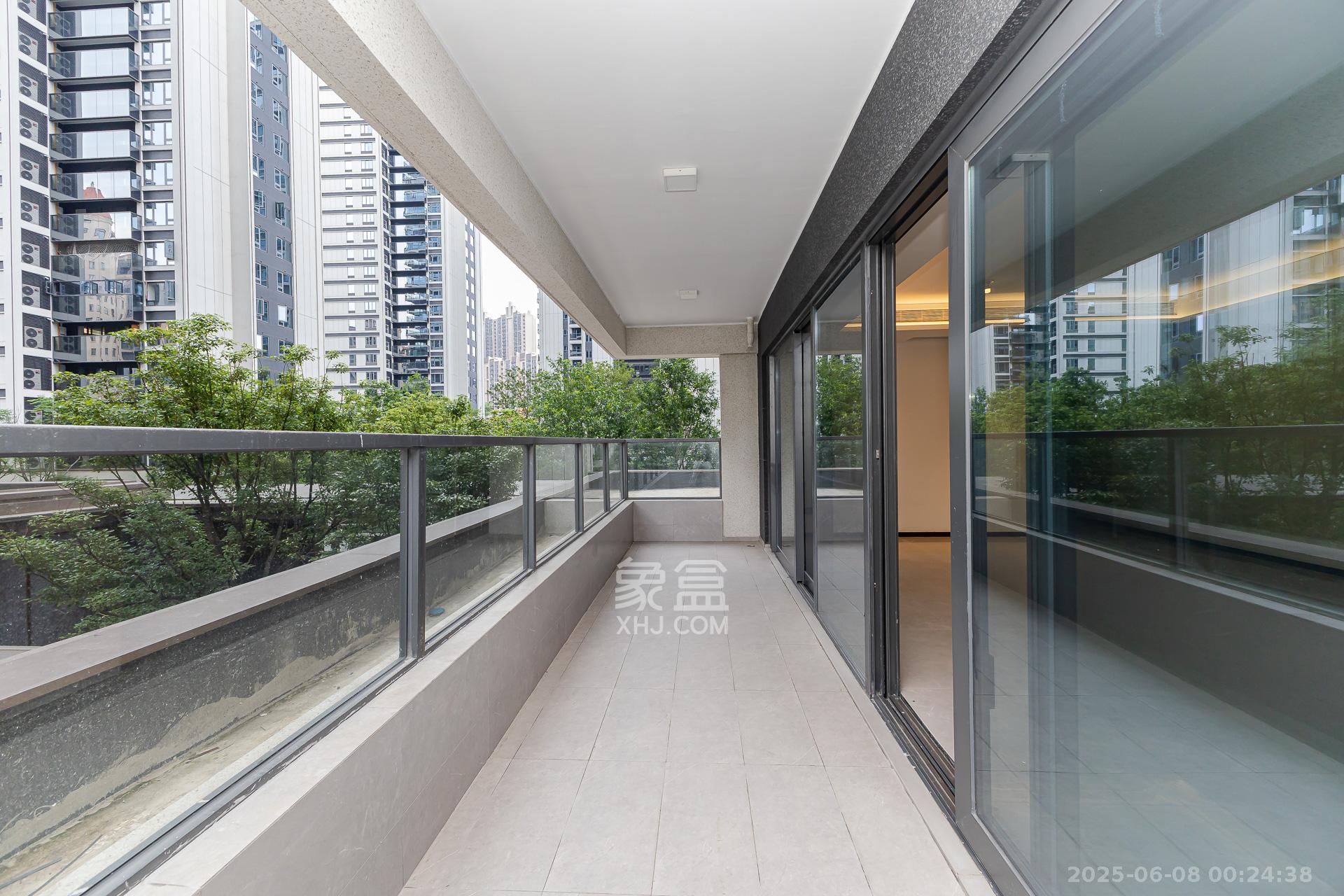 时代倾城汀蓝(时代倾城六期) 3室2厅3卫 179.0万 时代倾城汀蓝(时代倾城六期) 3室2厅3卫 179.0万阳台