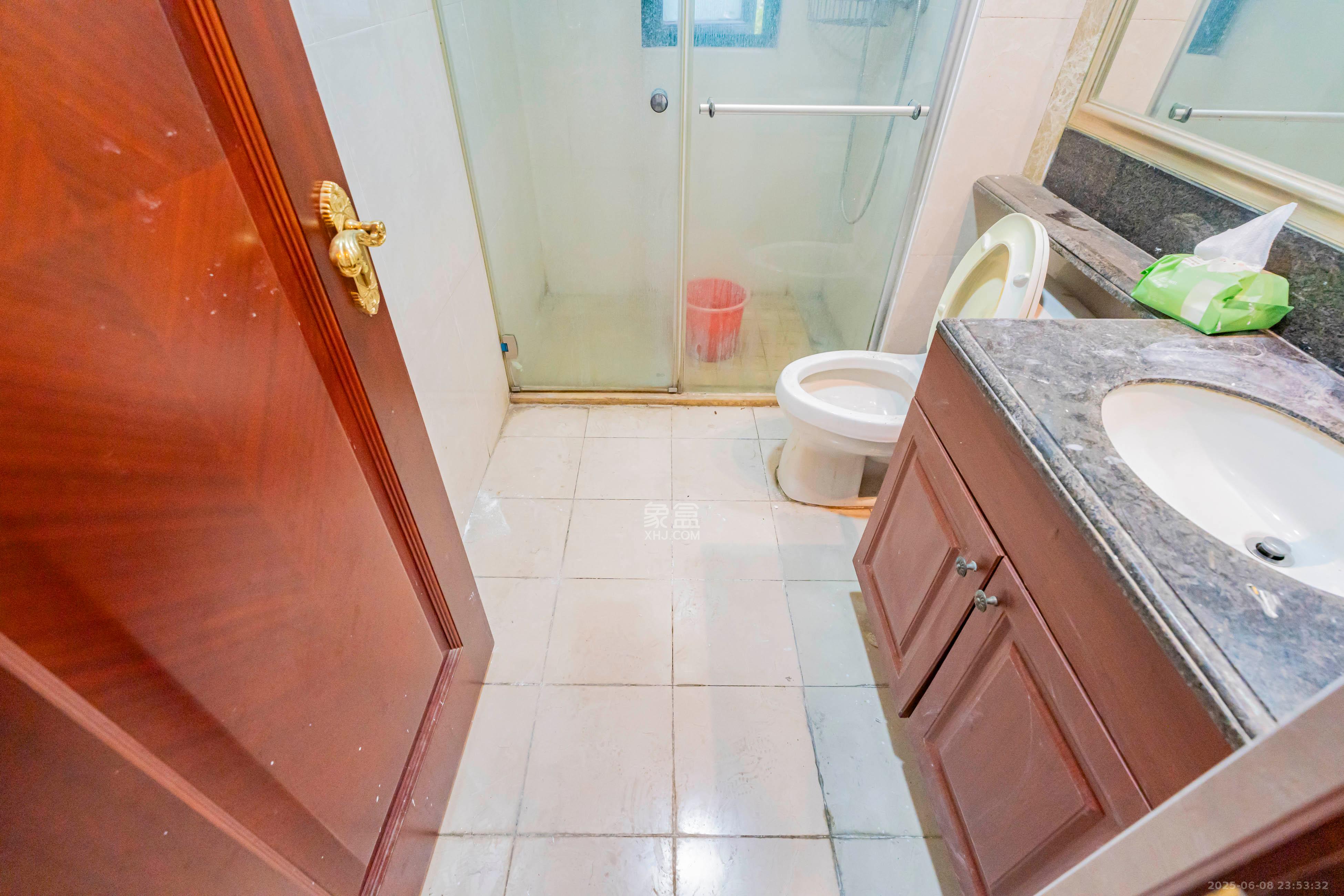 恒大雅苑 3室2厅1卫 116.0万 恒大雅苑 3室2厅1卫 116.0万卫生间