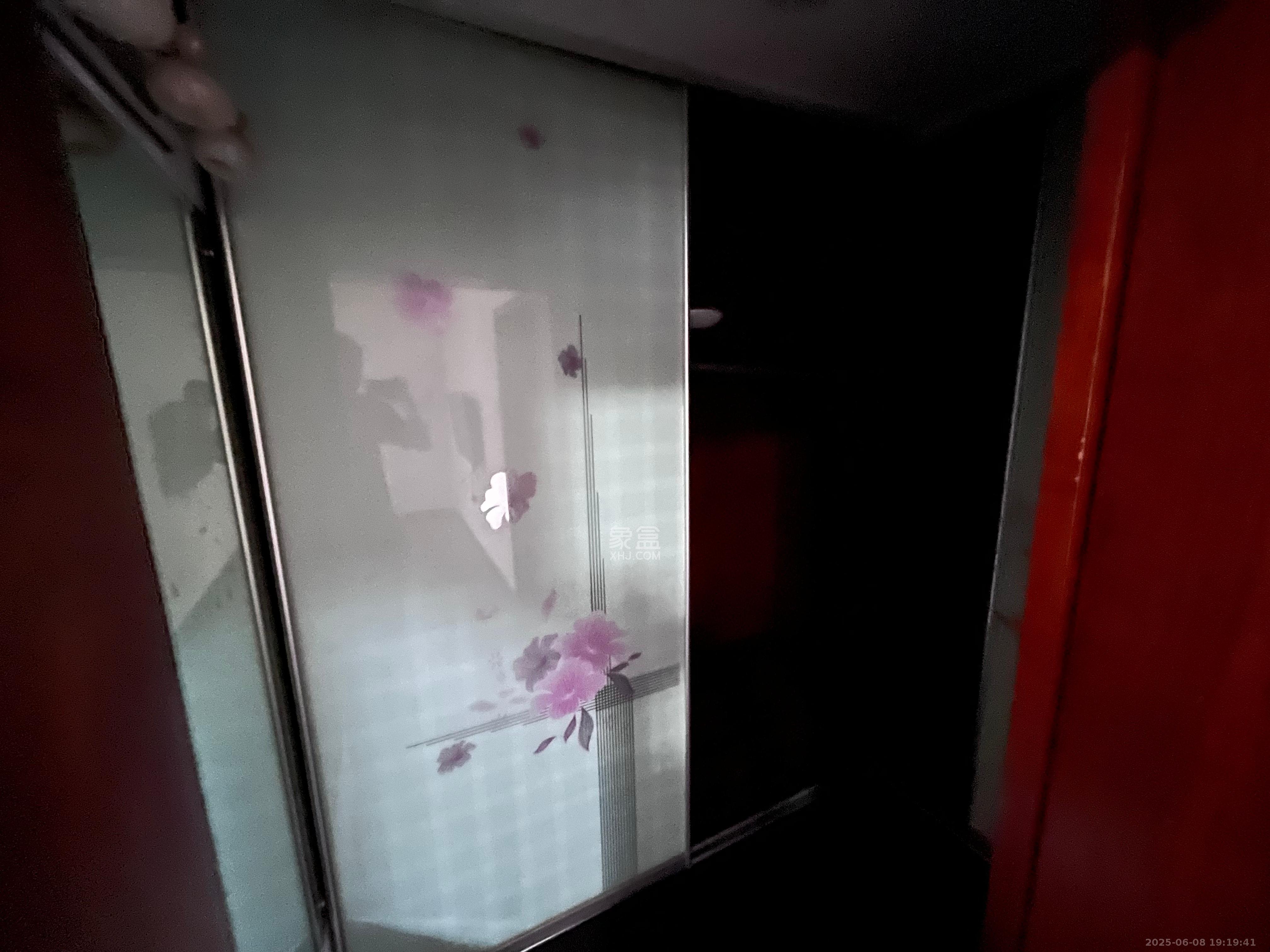 莲湖汽配城 4室2厅2卫 1900.0元/月 莲湖汽配城 4室2厅2卫 1900.0元/月室内图