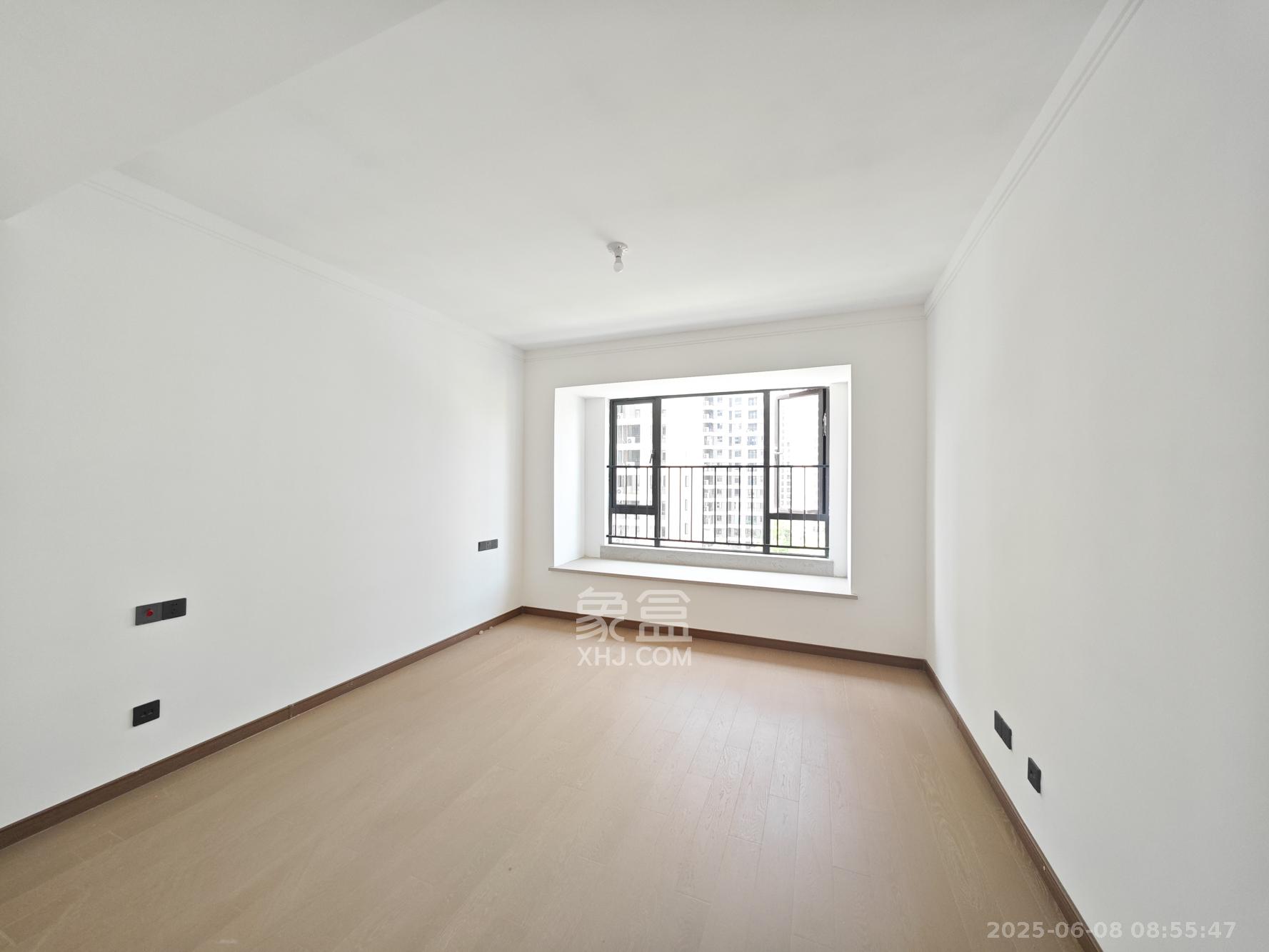 金地都会风華  4室2厅2卫    200.0万卧室