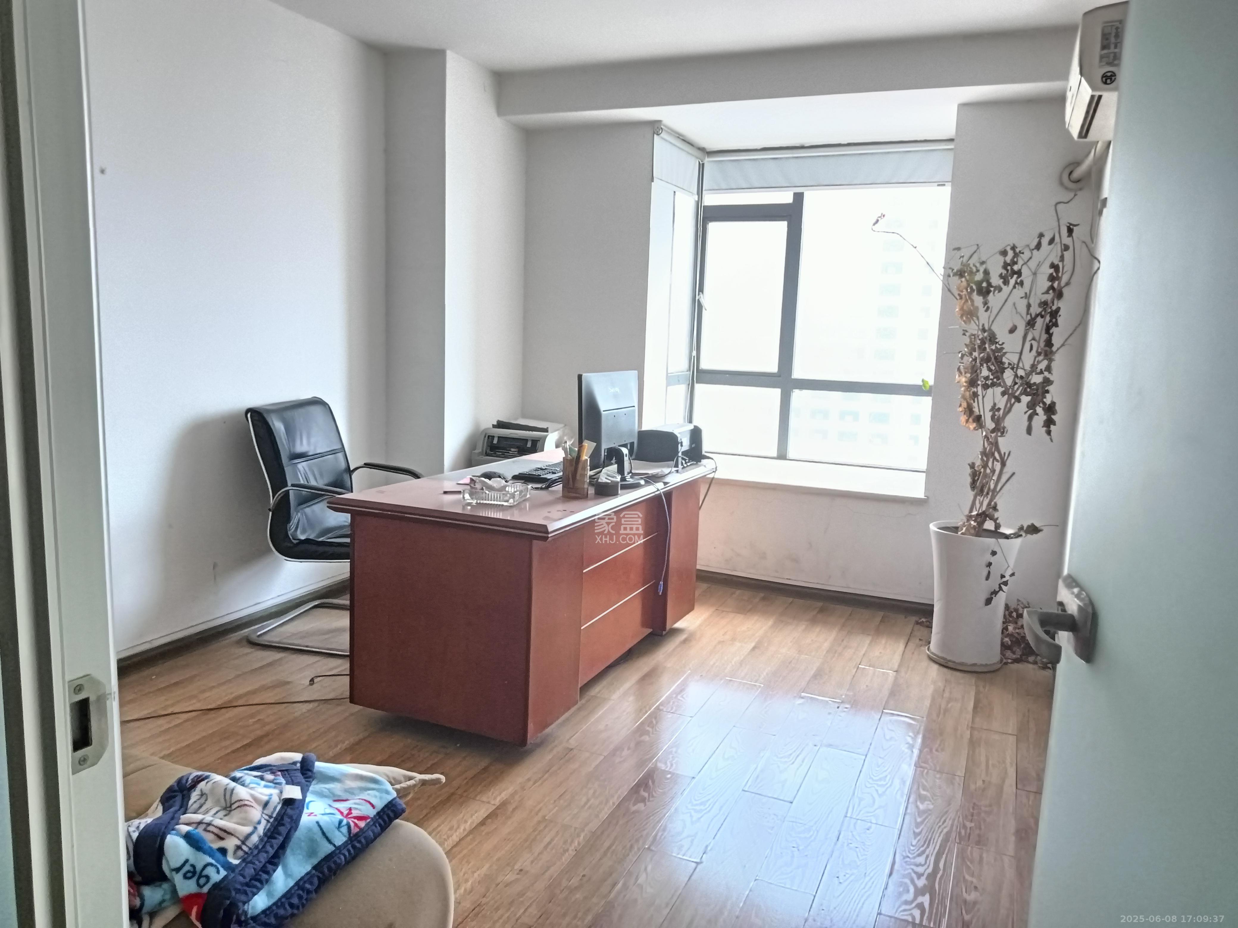 新时代广场  1室0厅0卫   3500.00元/月室内图