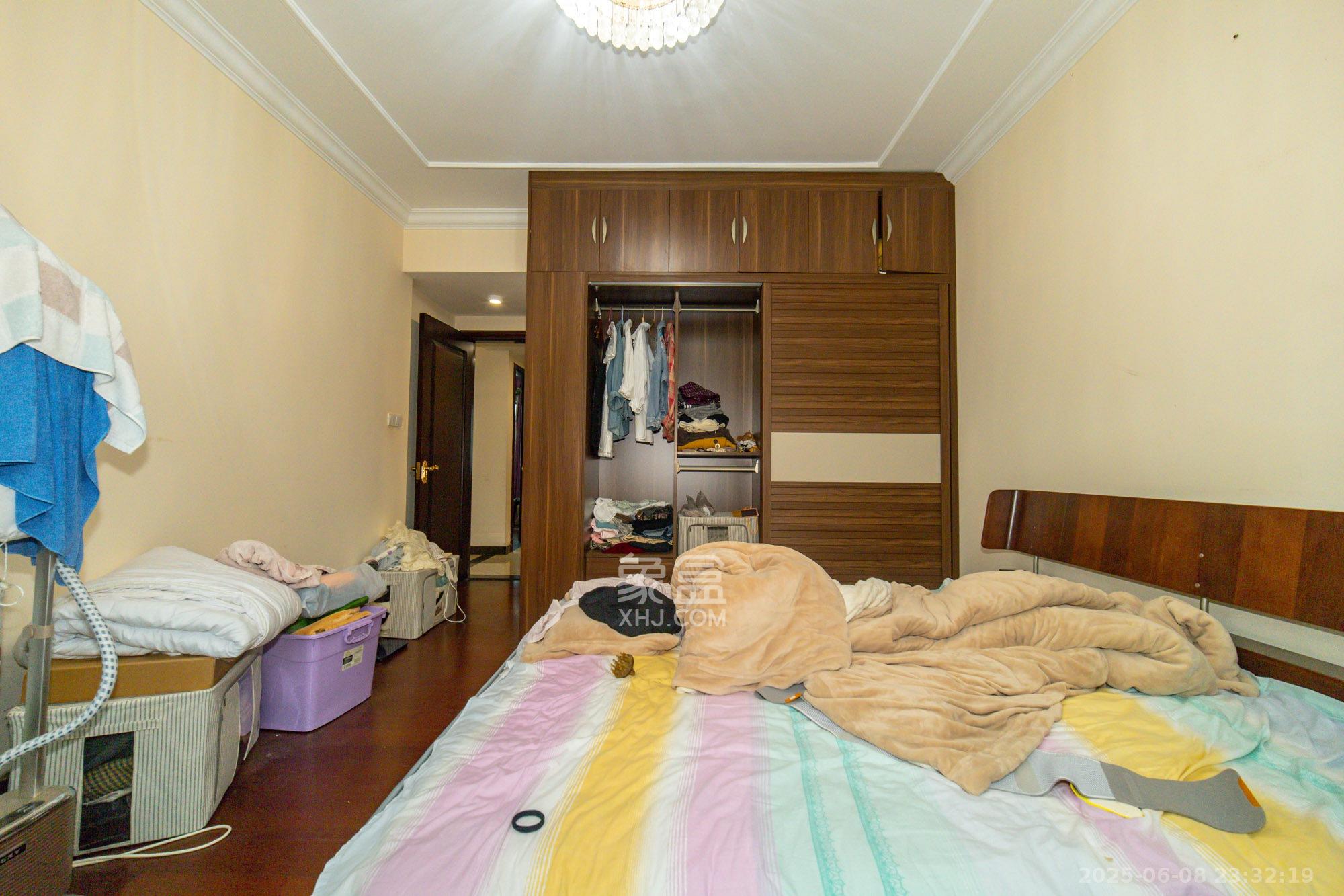 恒大翡翠华庭  3室1厅2卫    108.0万 恒大翡翠华庭  3室1厅2卫    108.0万卧室