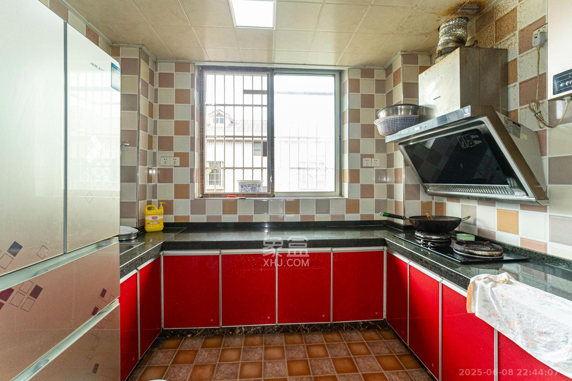 湘绣城 3室2厅1卫 35.0万 湘绣城 3室2厅1卫 35.0万厨房