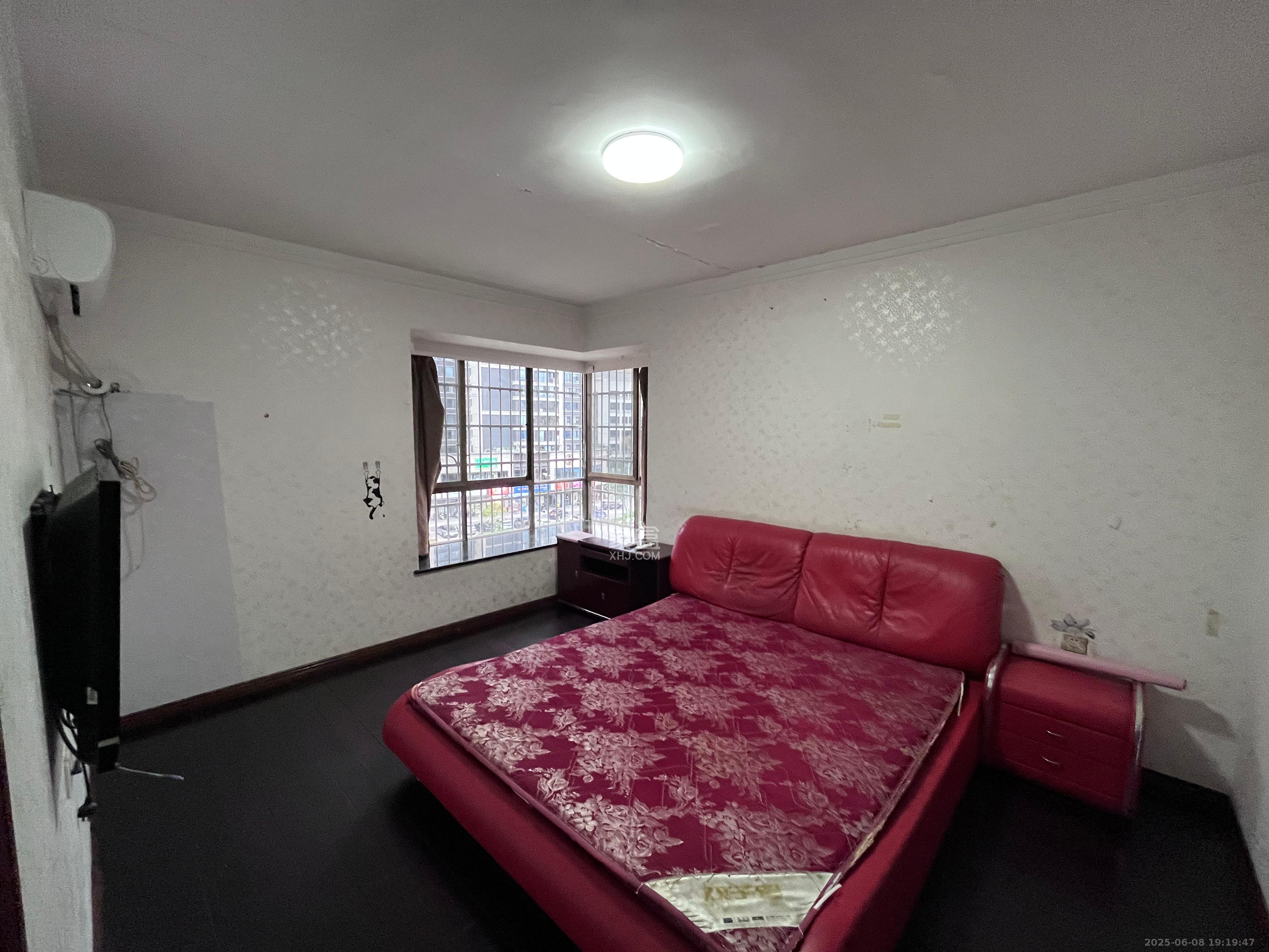 莲湖汽配城 4室2厅2卫 1900.0元/月 莲湖汽配城 4室2厅2卫 1900.0元/月室内图