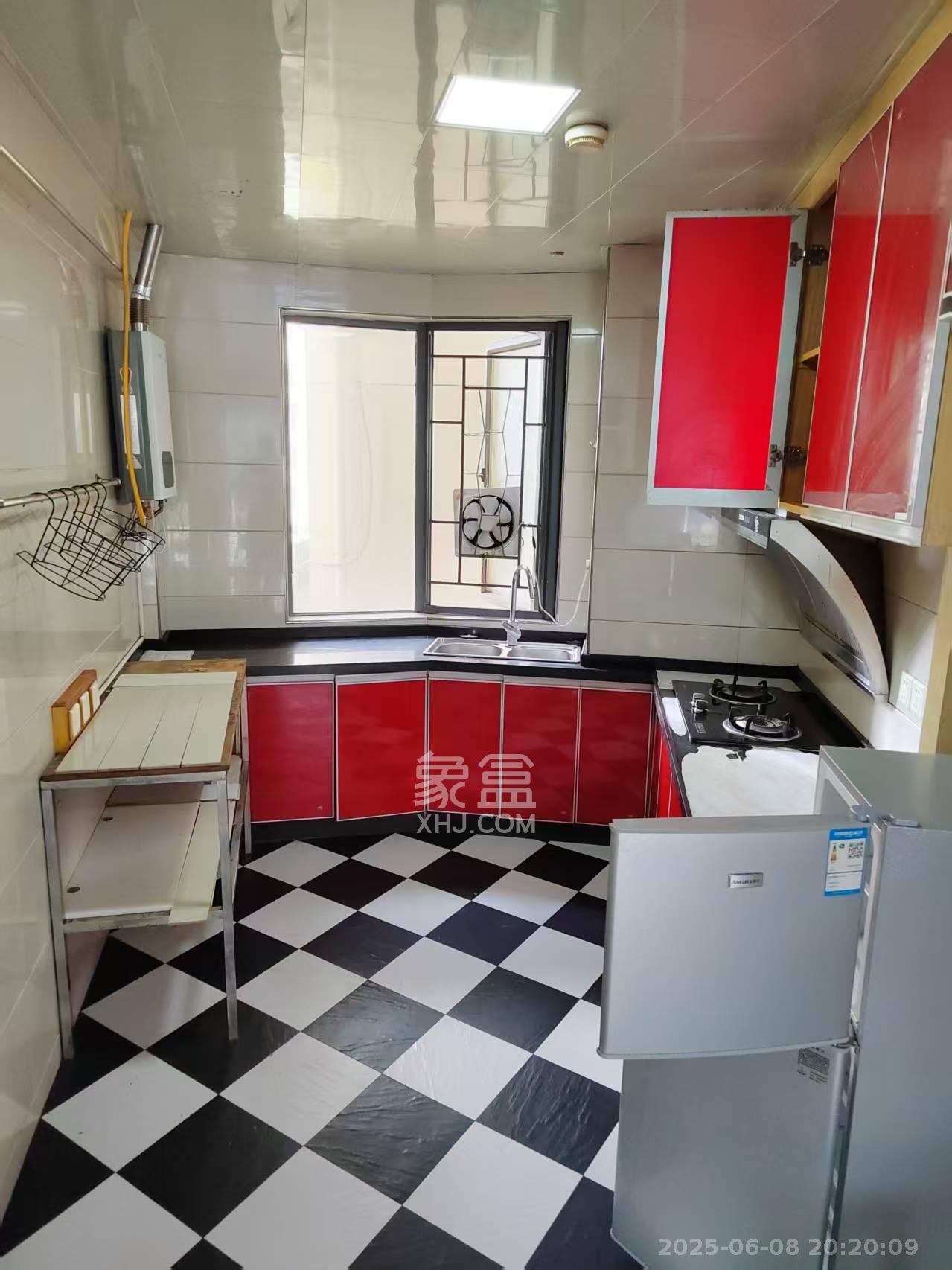 卓越蔚蓝海岸二期  4室2厅2卫    2200.0元/月室内图