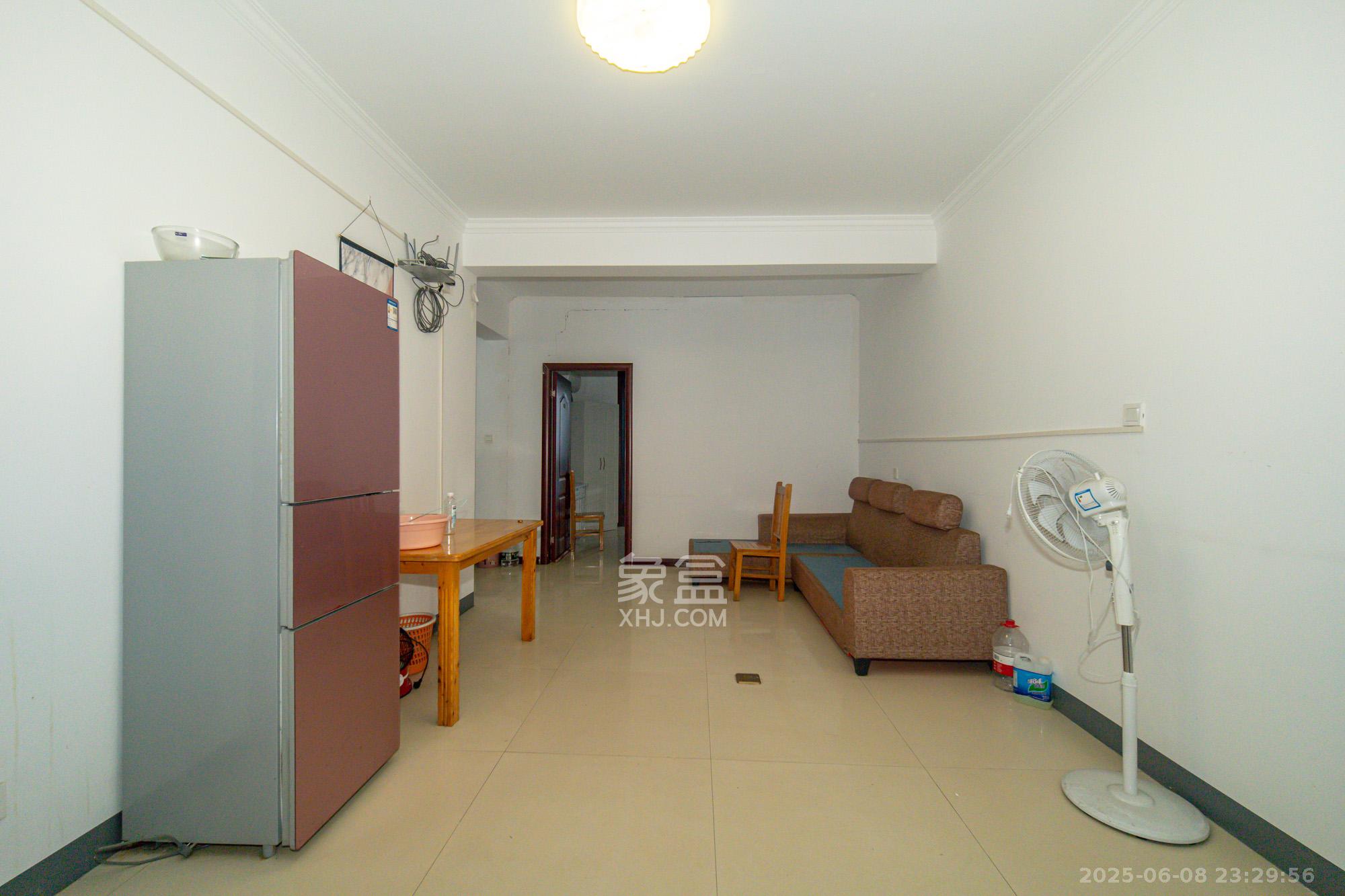 楚天世纪城西苑  3室2厅1卫    52.0万 楚天世纪城西苑  3室2厅1卫    52.0万客厅