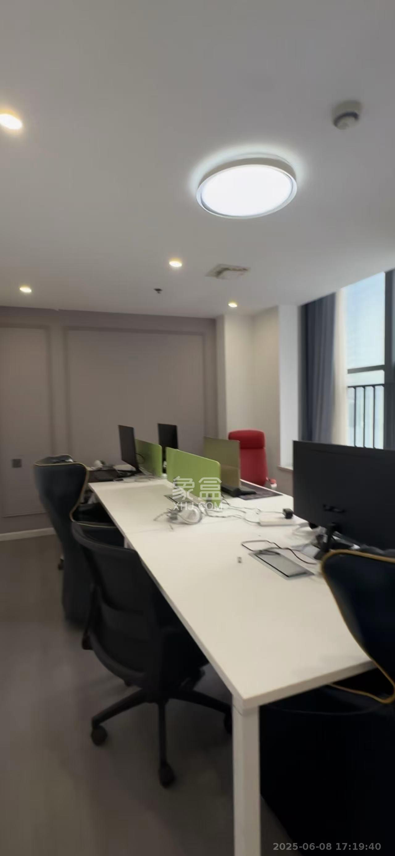 蓝湾国际广场 1室0厅0卫 5000.0元/月 蓝湾国际广场 1室0厅0卫 5000.0元/月室内图