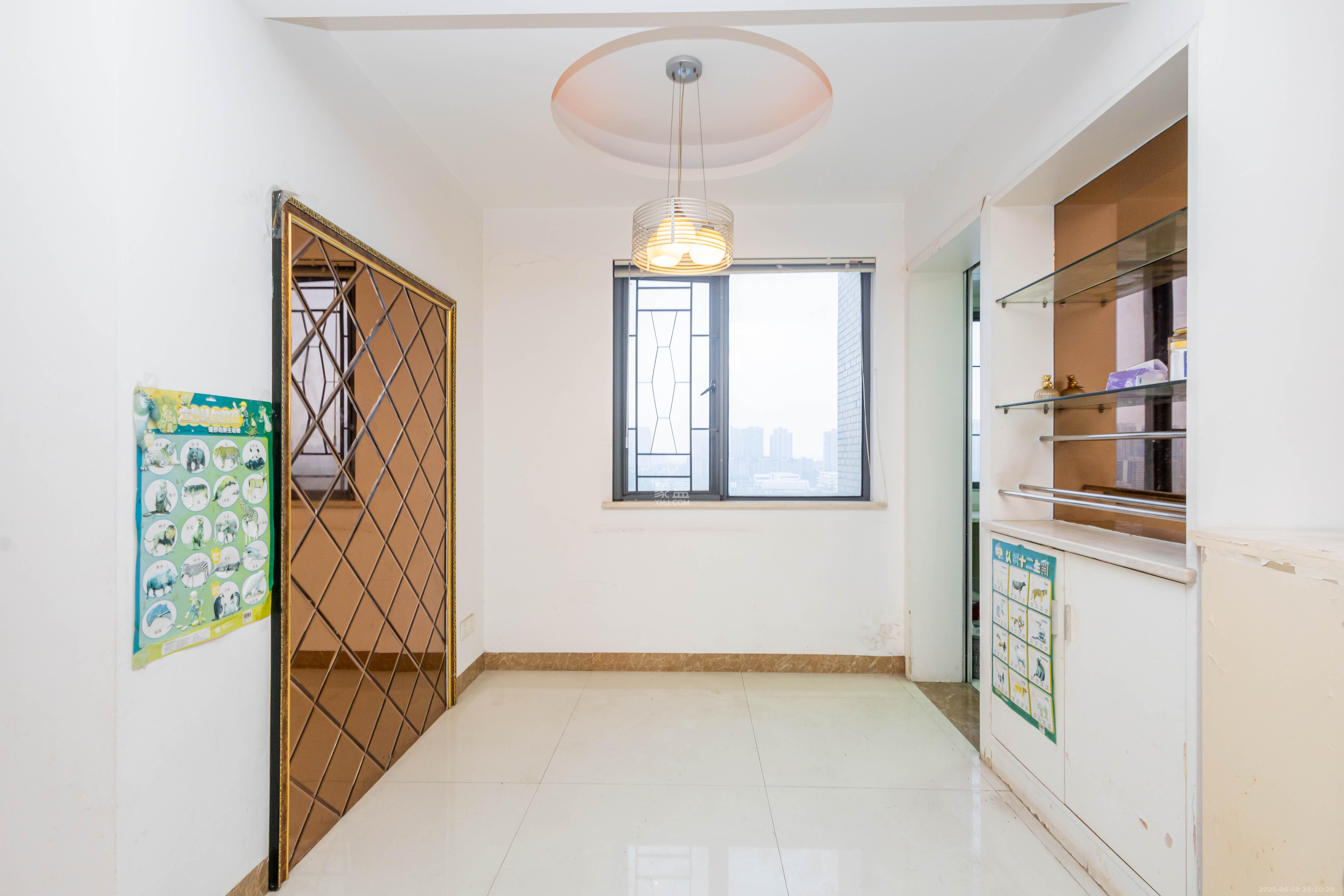 中国铁建国际城一期 3室2厅1卫 43.8万 中国铁建国际城一期 3室2厅1卫 43.8万客厅