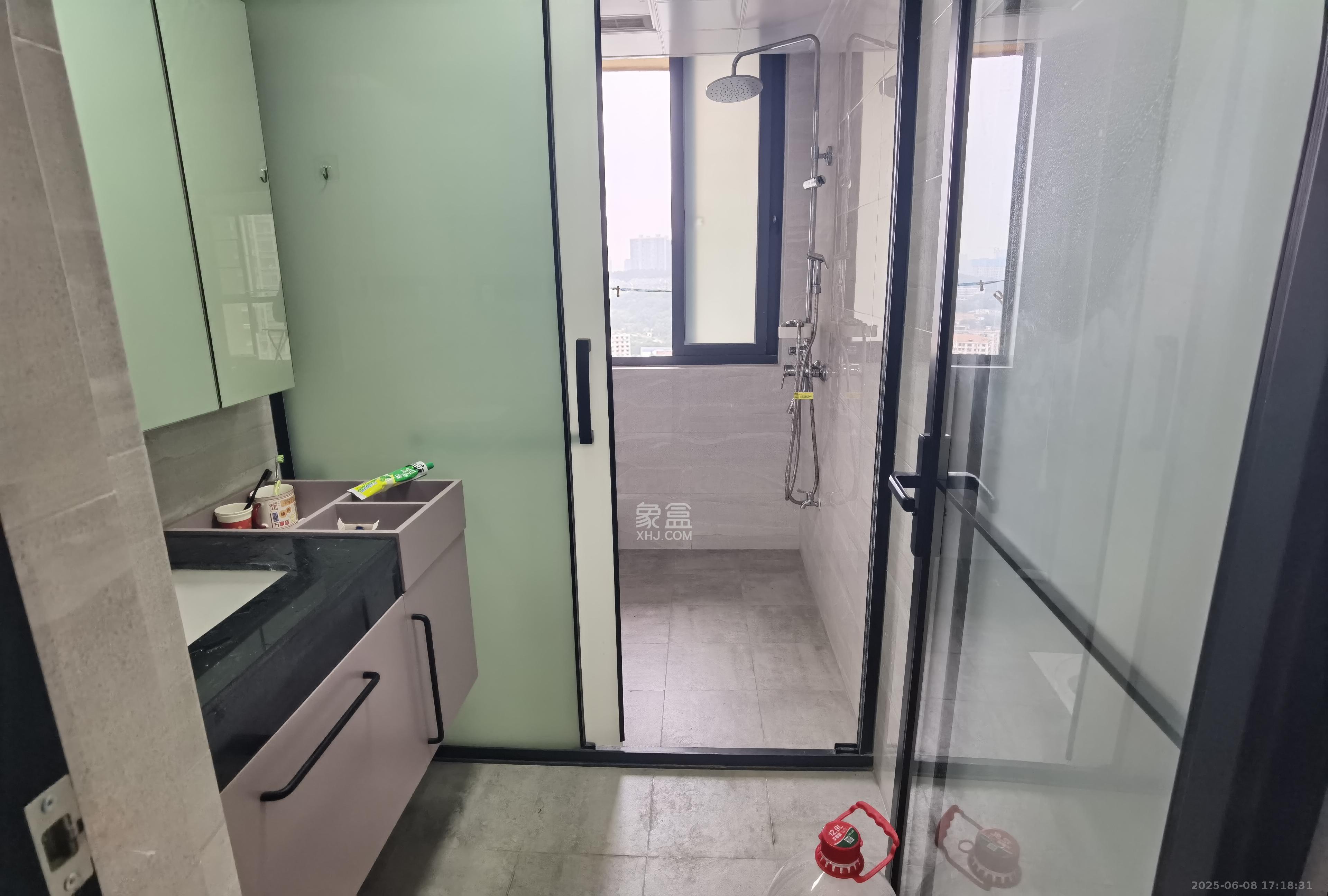 西湖鸿运佳苑 5室2厅2卫 3500.0元/月 西湖鸿运佳苑 5室2厅2卫 3500.0元/月室内图