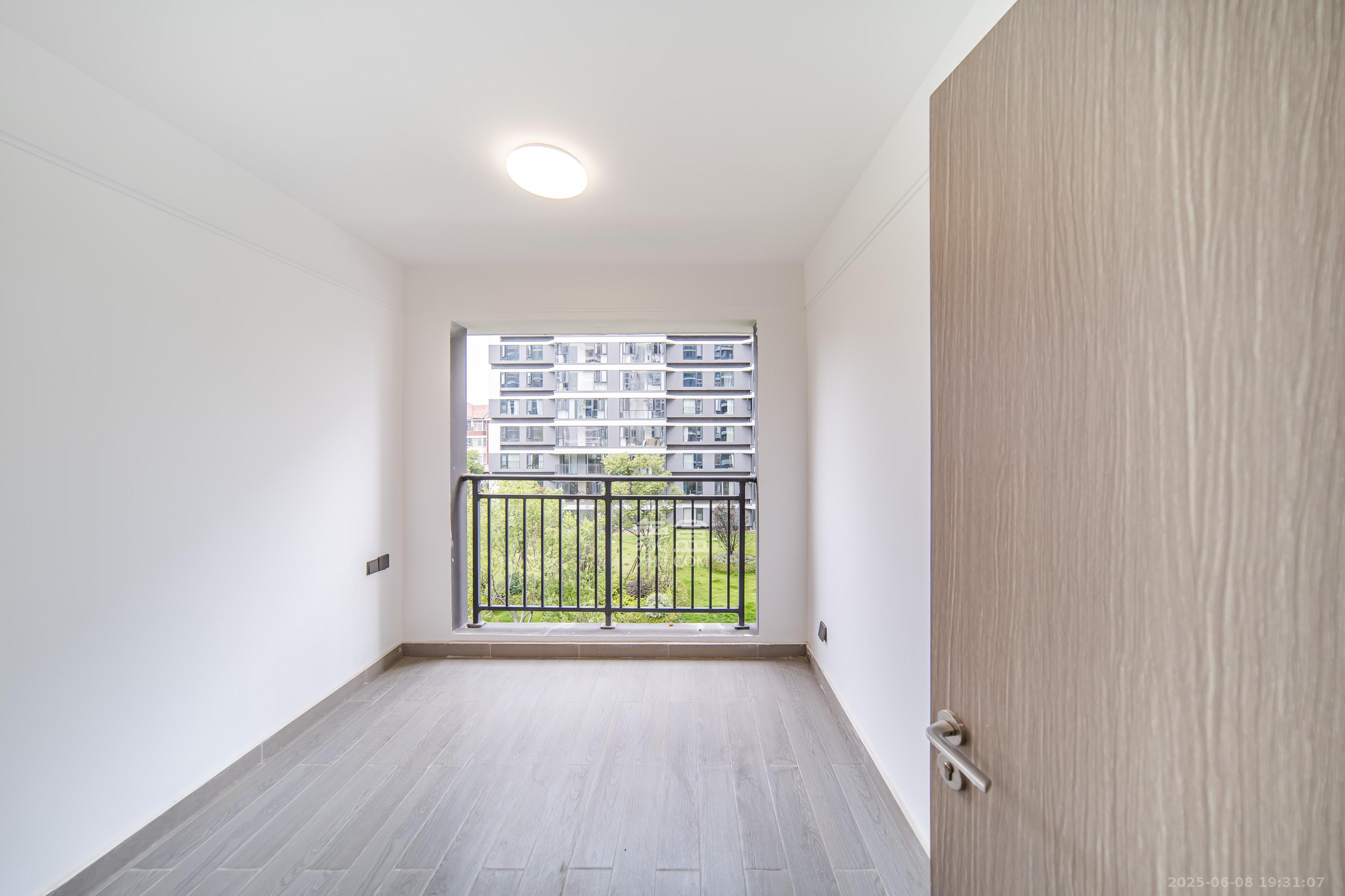 旭辉铂宸府 4室2厅2卫 155.0万 旭辉铂宸府 4室2厅2卫 155.0万卧室