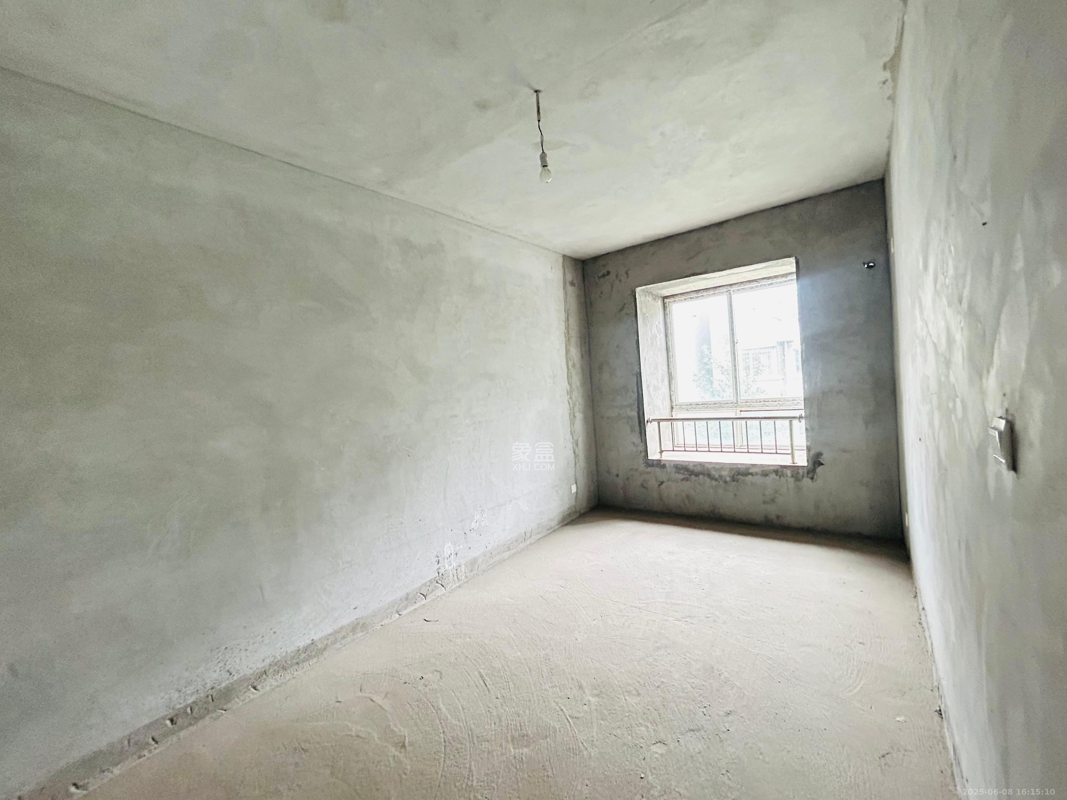 春满江南 3室2厅2卫 38.0万 春满江南 3室2厅2卫 38.0万客厅