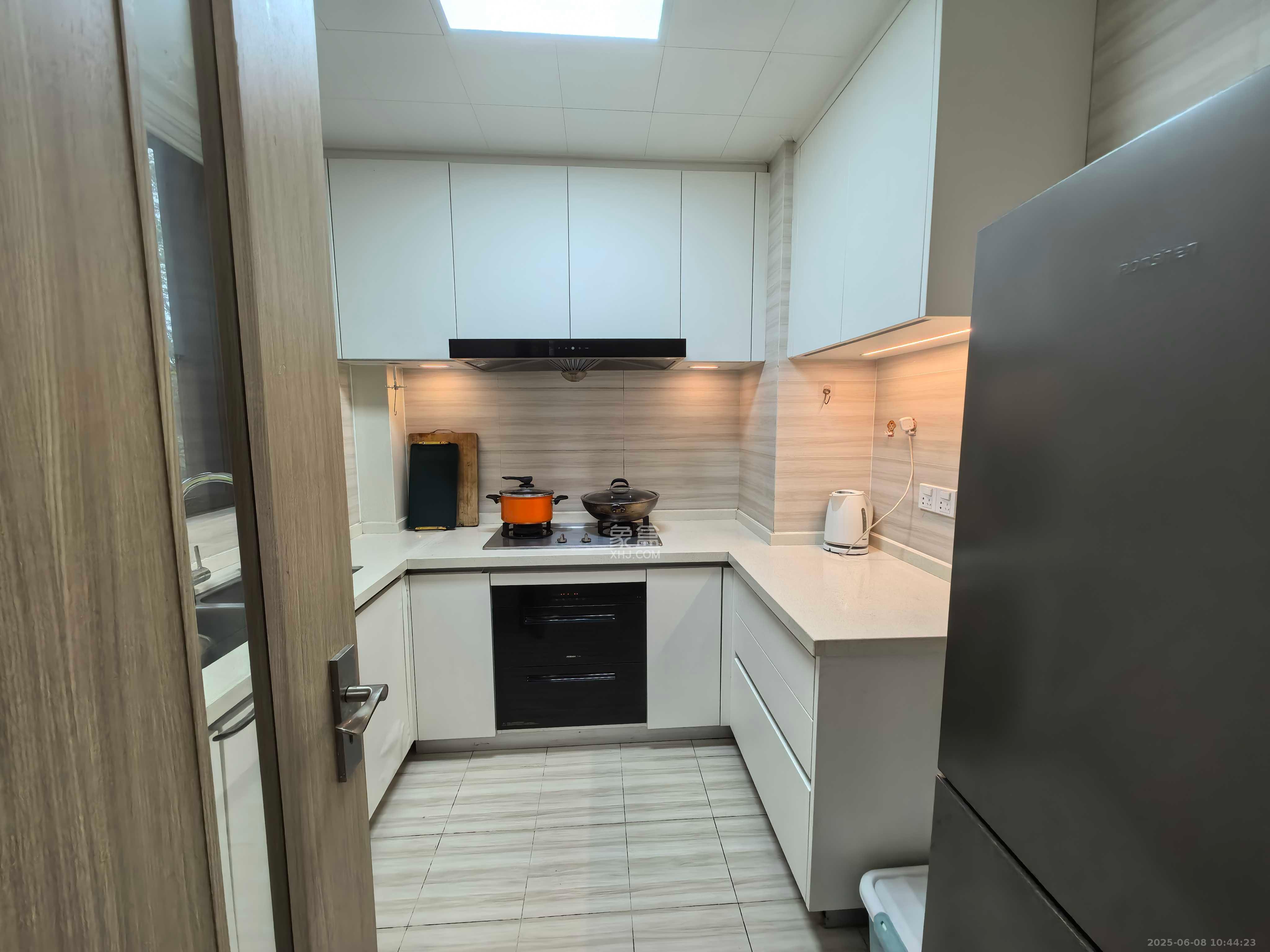 新城国际花都  3室2厅2卫    1700.0元/月 新城国际花都  3室2厅2卫    1700.0元/月室内图