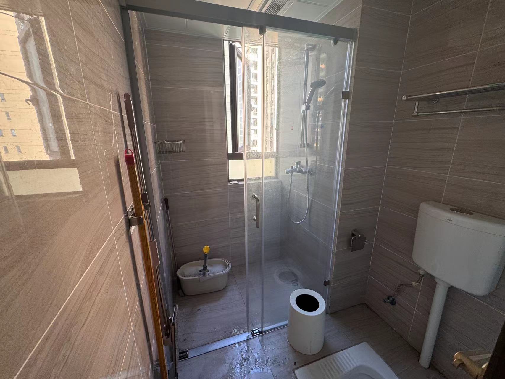 华耀碧桂园十里江湾誉峯 3室2厅2卫 2200.0元/月 华耀碧桂园十里江湾誉峯 3室2厅2卫 2200.0元/月室内图